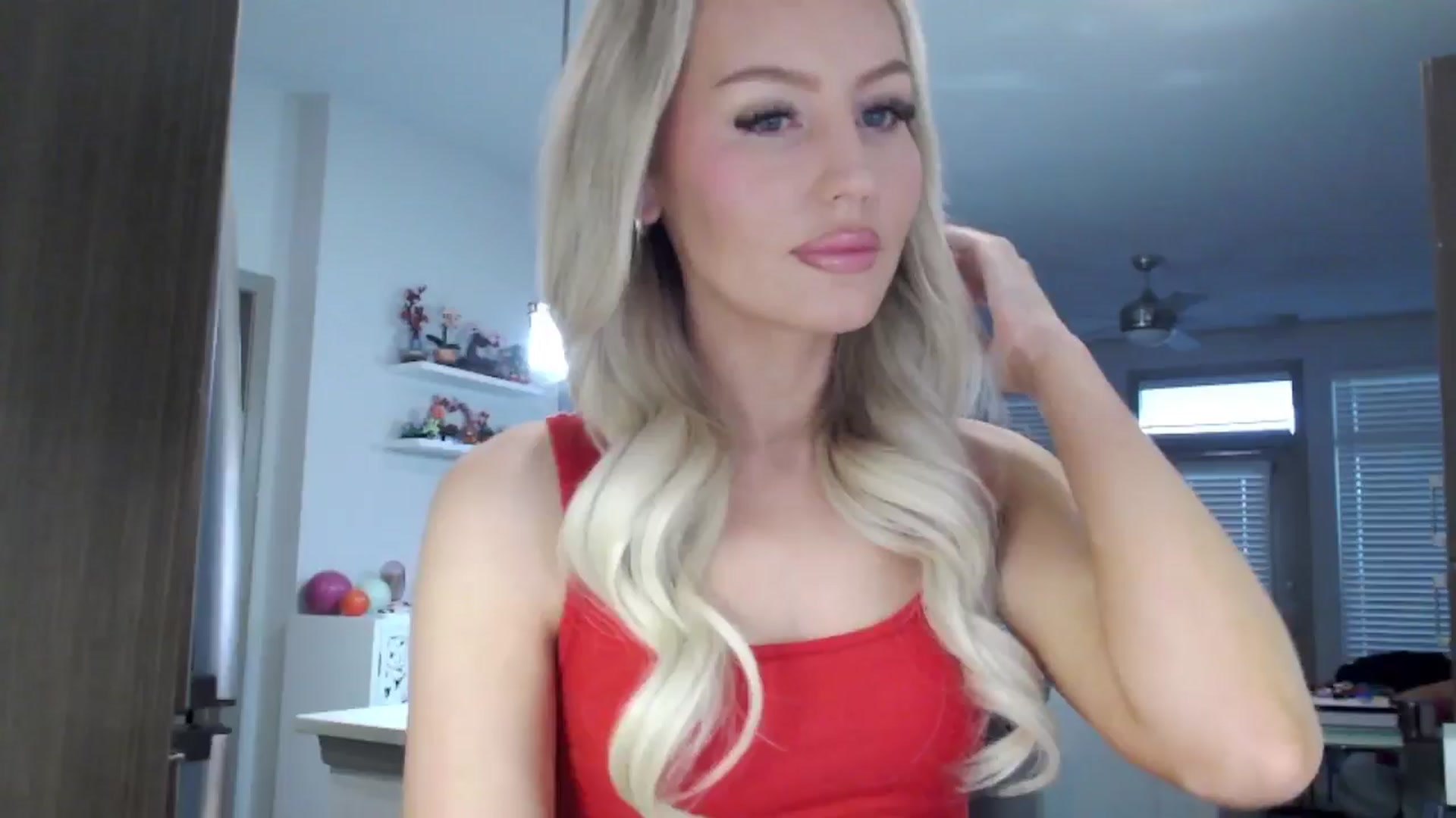 Gallery image thumbnail from Officialelsa's myfreecams stream on, 01/26/2025, 23:55 image 3 of 20