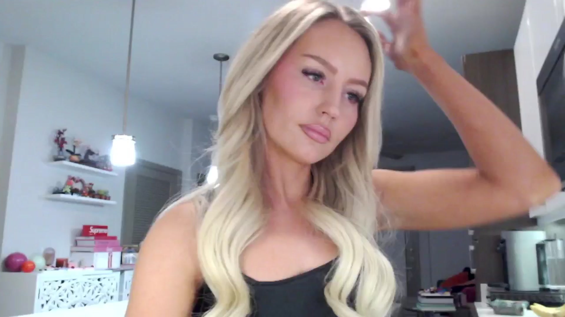 Gallery image thumbnail from Officialelsa's myfreecams stream on, 01/31/2025, 02:22 image 3 of 20