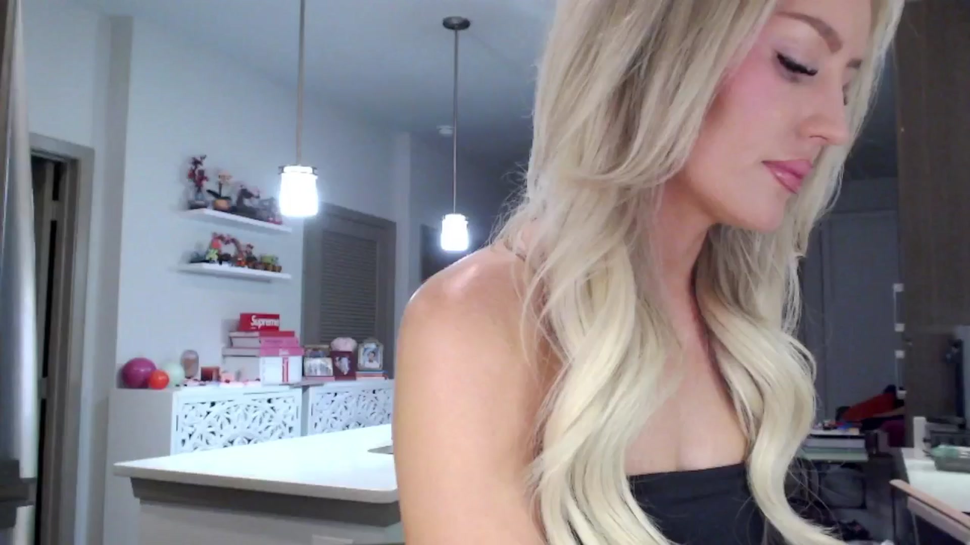 Gallery image thumbnail from Officialelsa's myfreecams stream on, 01/31/2025, 03:10 image 17 of 20