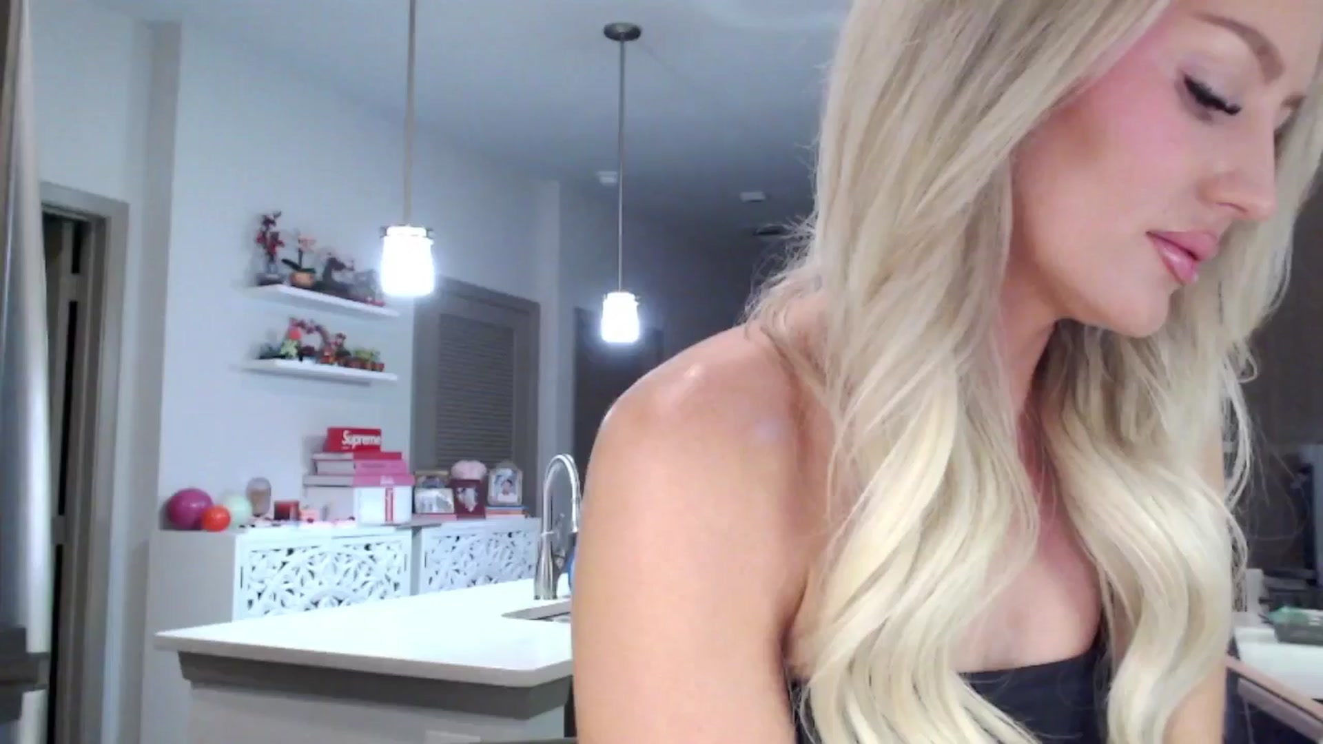 Gallery image thumbnail from Officialelsa's myfreecams stream on, 01/31/2025, 03:10 image 16 of 20