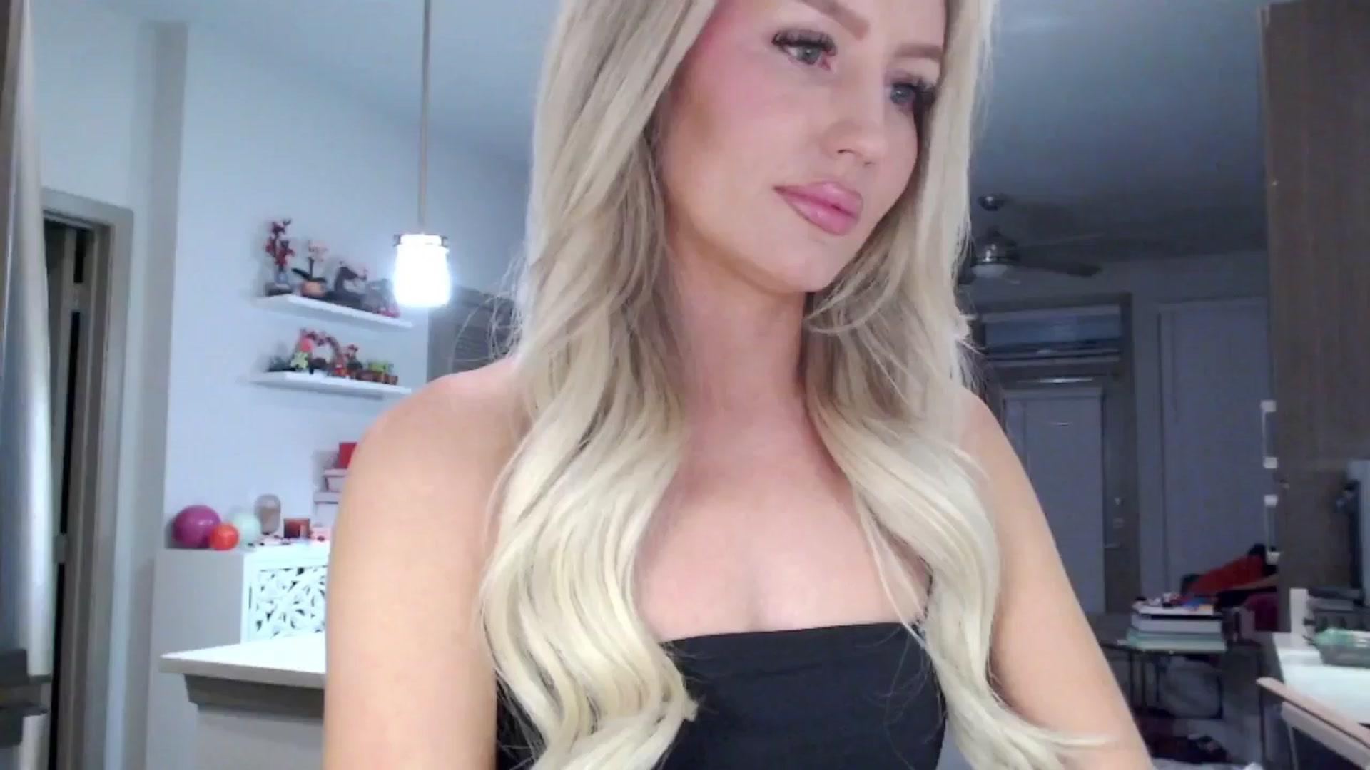 Gallery image thumbnail from Officialelsa's myfreecams stream on, 01/31/2025, 03:10 image 18 of 20