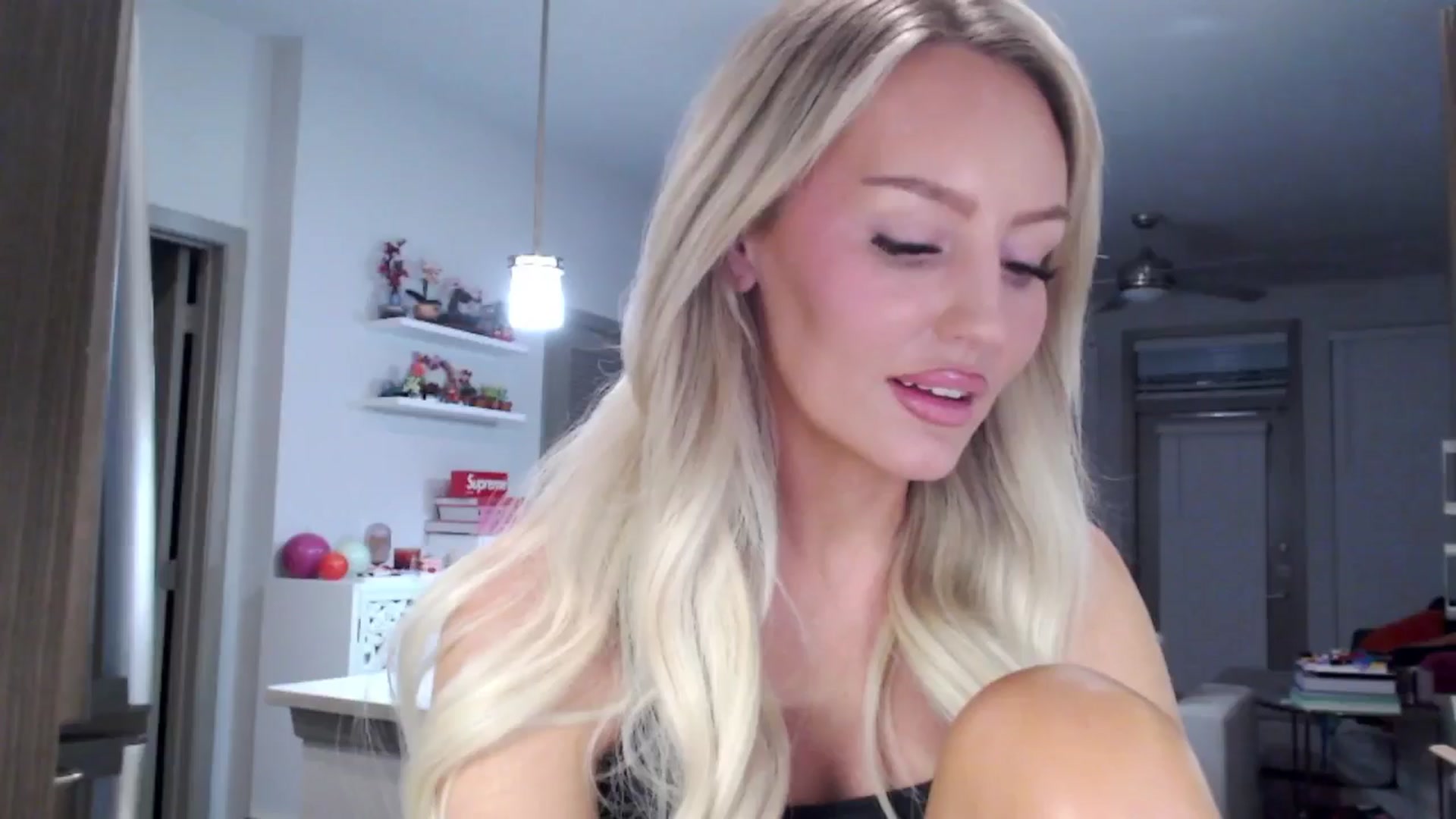 Gallery image thumbnail from Officialelsa's myfreecams stream on, 01/31/2025, 06:13 image 5 of 20
