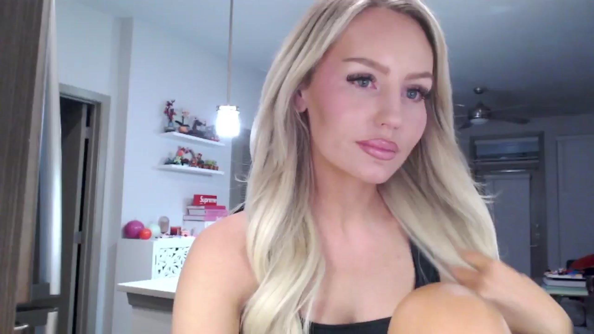 Gallery image thumbnail from Officialelsa's myfreecams stream on, 01/31/2025, 06:13 image 7 of 20