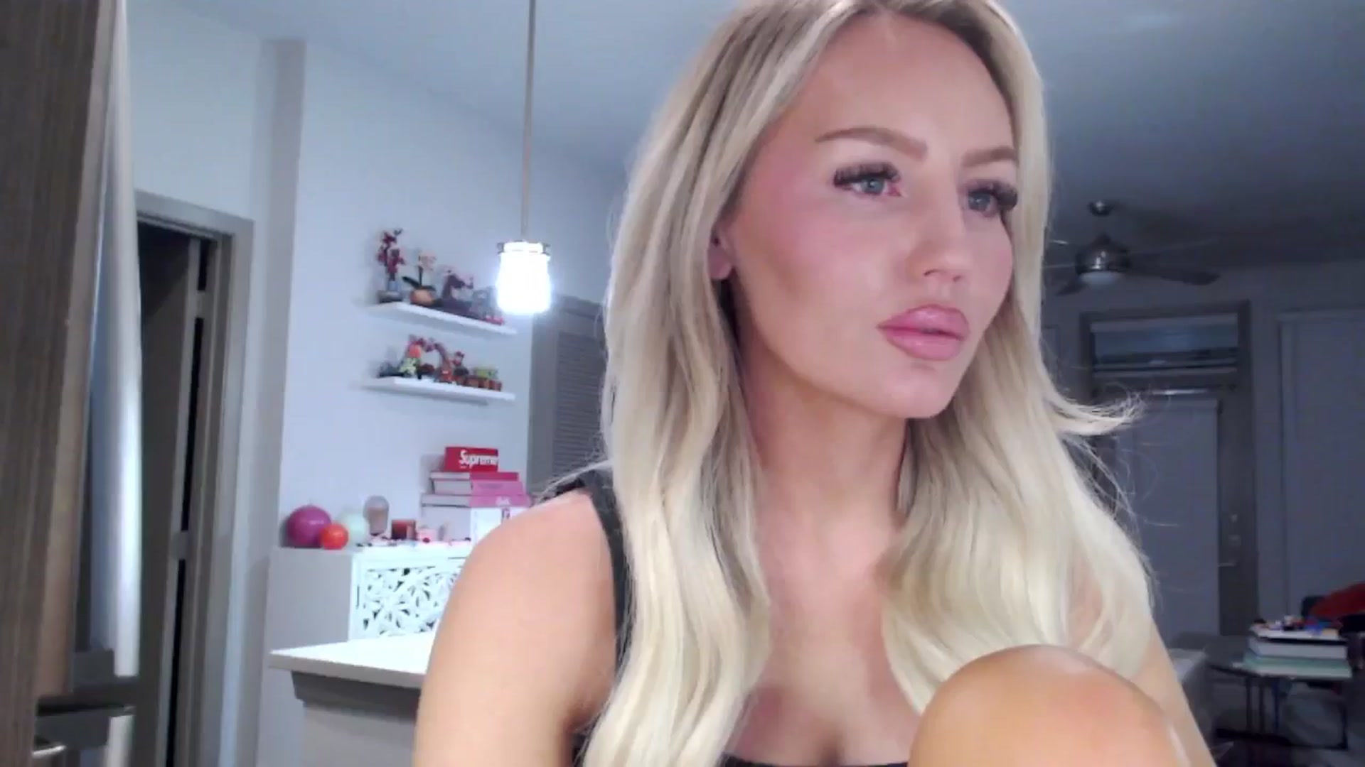 Gallery image thumbnail from Officialelsa's myfreecams stream on, 01/31/2025, 06:13 image 8 of 20