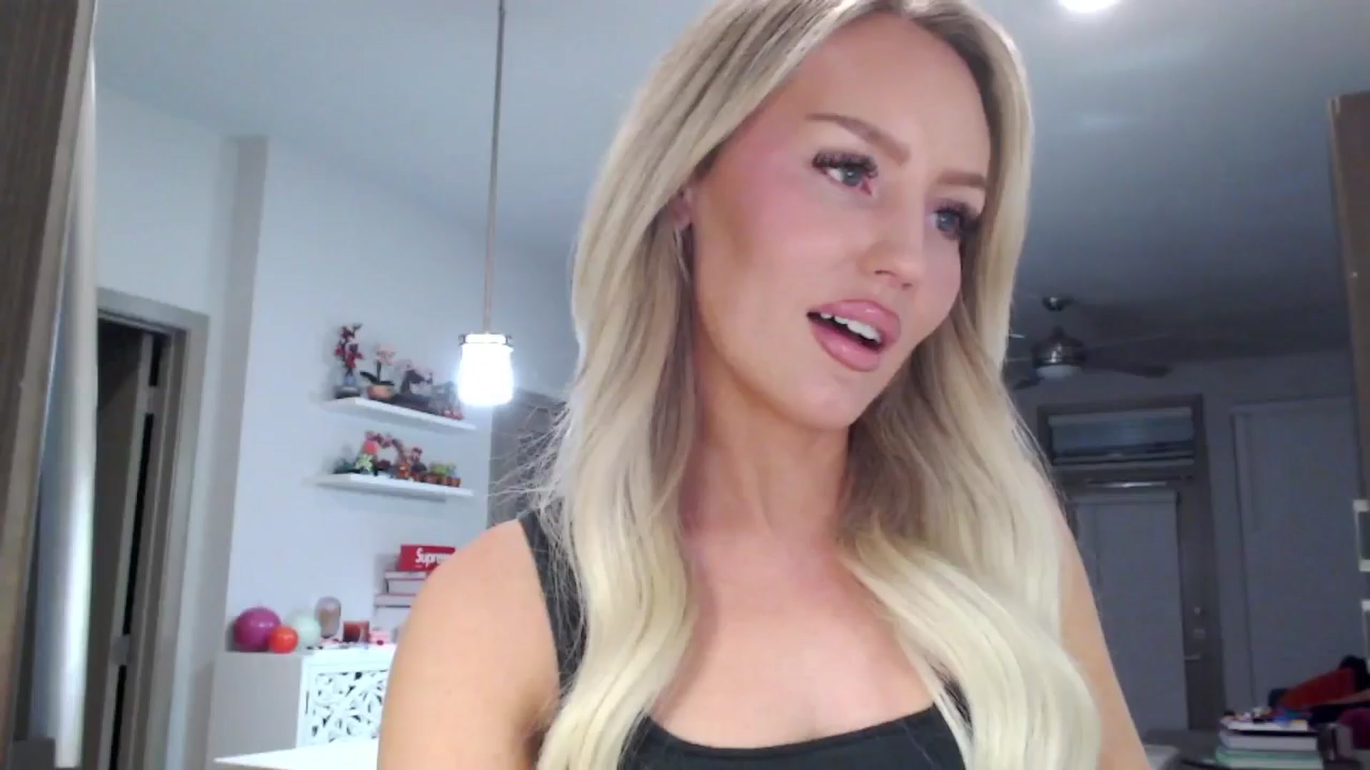 Gallery image thumbnail from Officialelsa's myfreecams stream on, 01/31/2025, 06:13 image 14 of 20