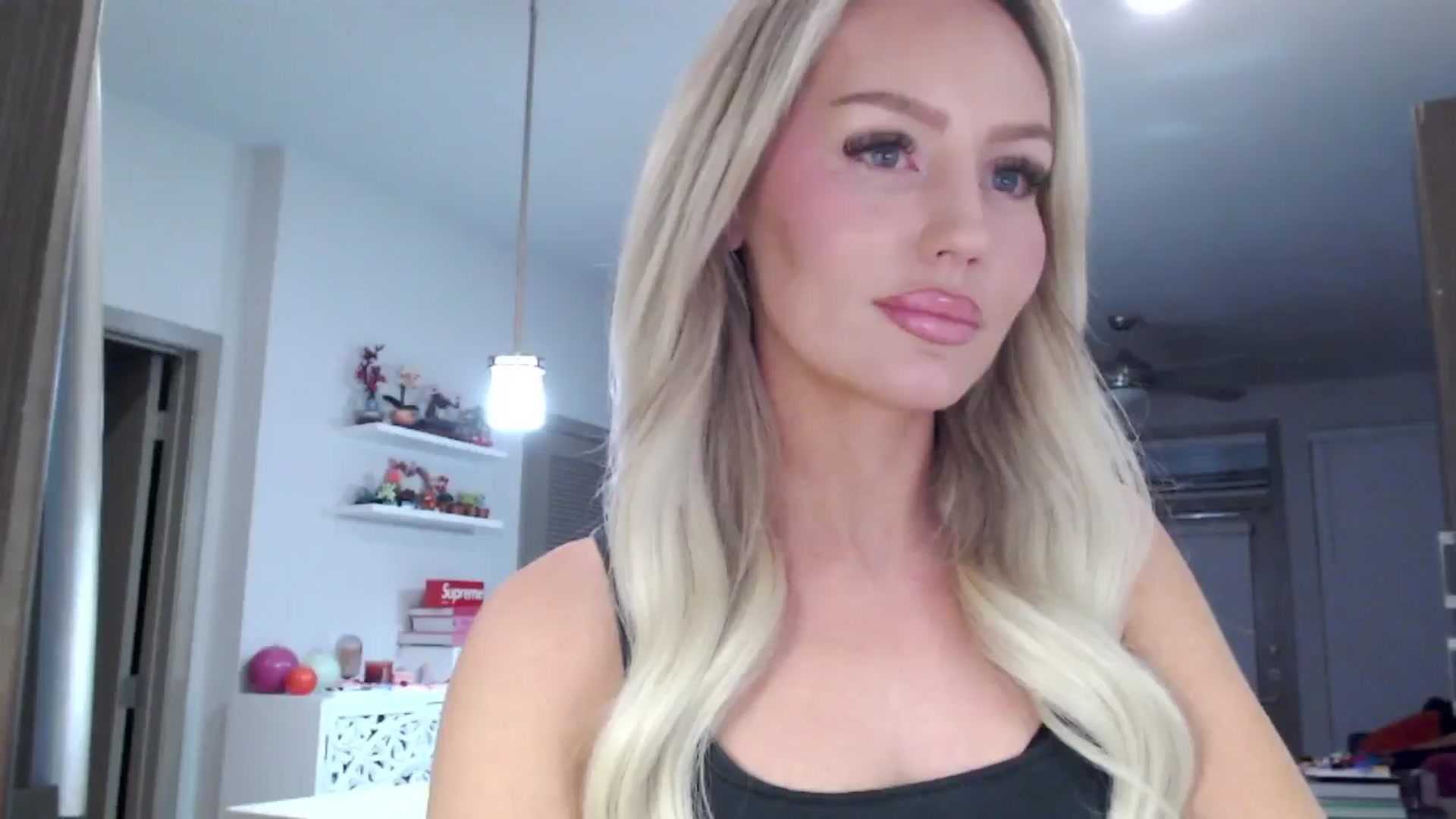 Gallery image thumbnail from Officialelsa's myfreecams stream on, 01/31/2025, 06:13 image 16 of 20