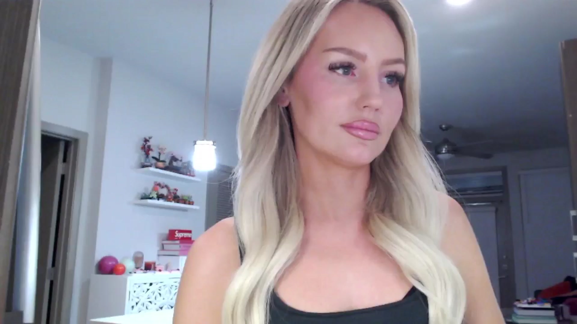 Gallery image thumbnail from Officialelsa's myfreecams stream on, 01/31/2025, 06:13 image 17 of 20