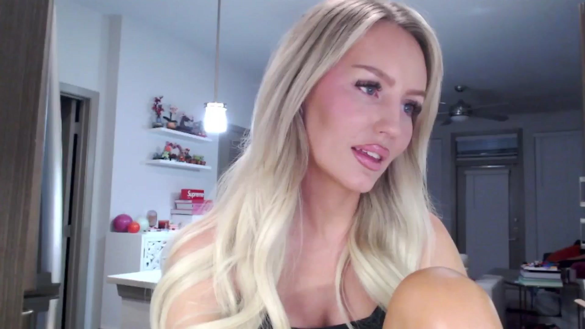 Gallery image thumbnail from Officialelsa's myfreecams stream on, 01/31/2025, 06:13 image 6 of 20