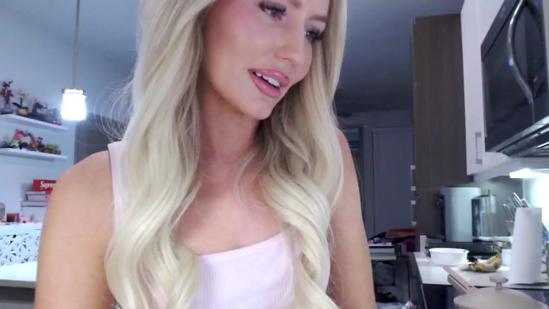 Gallery image thumbnail from Officialelsa's myfreecams stream on, 02/02/2025, 05:53 image 18 of 20