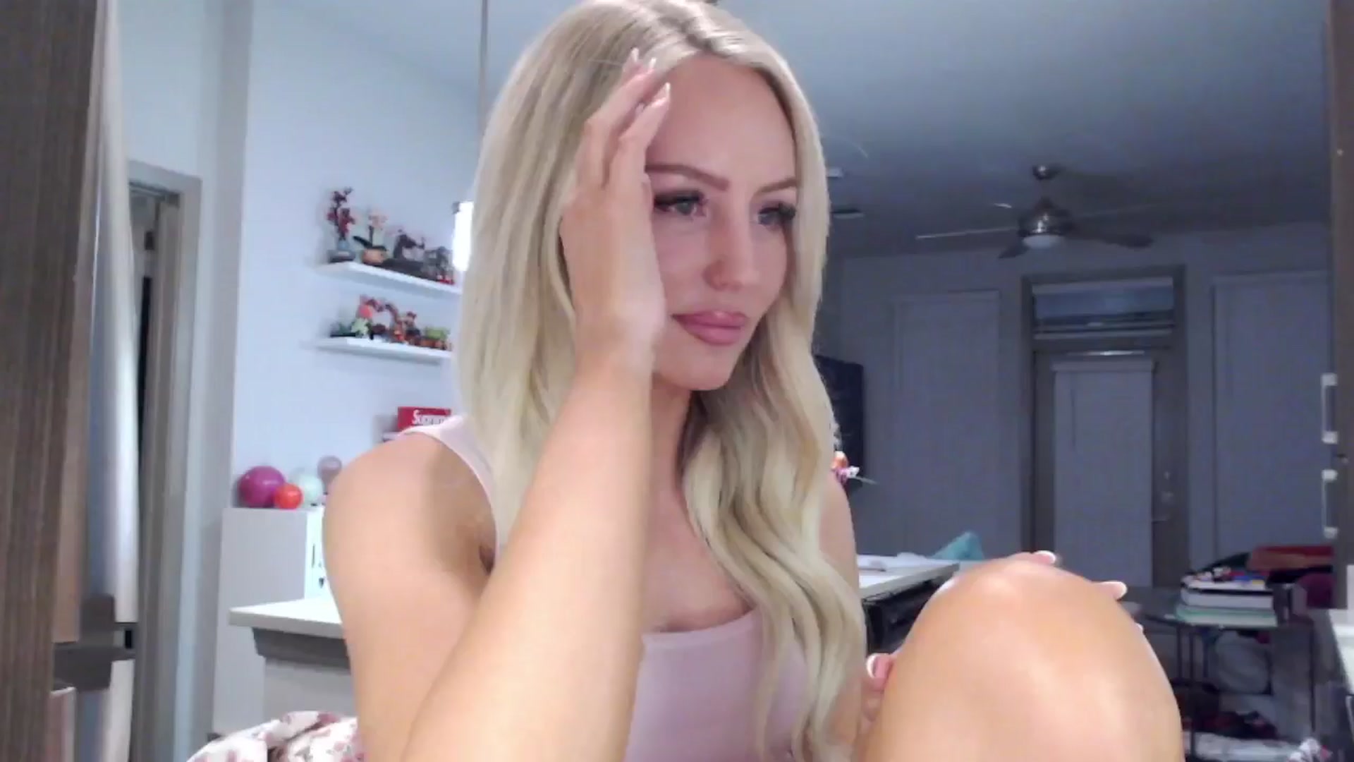 Gallery image thumbnail from Officialelsa's myfreecams stream on, 02/02/2025, 05:53 image 4 of 20