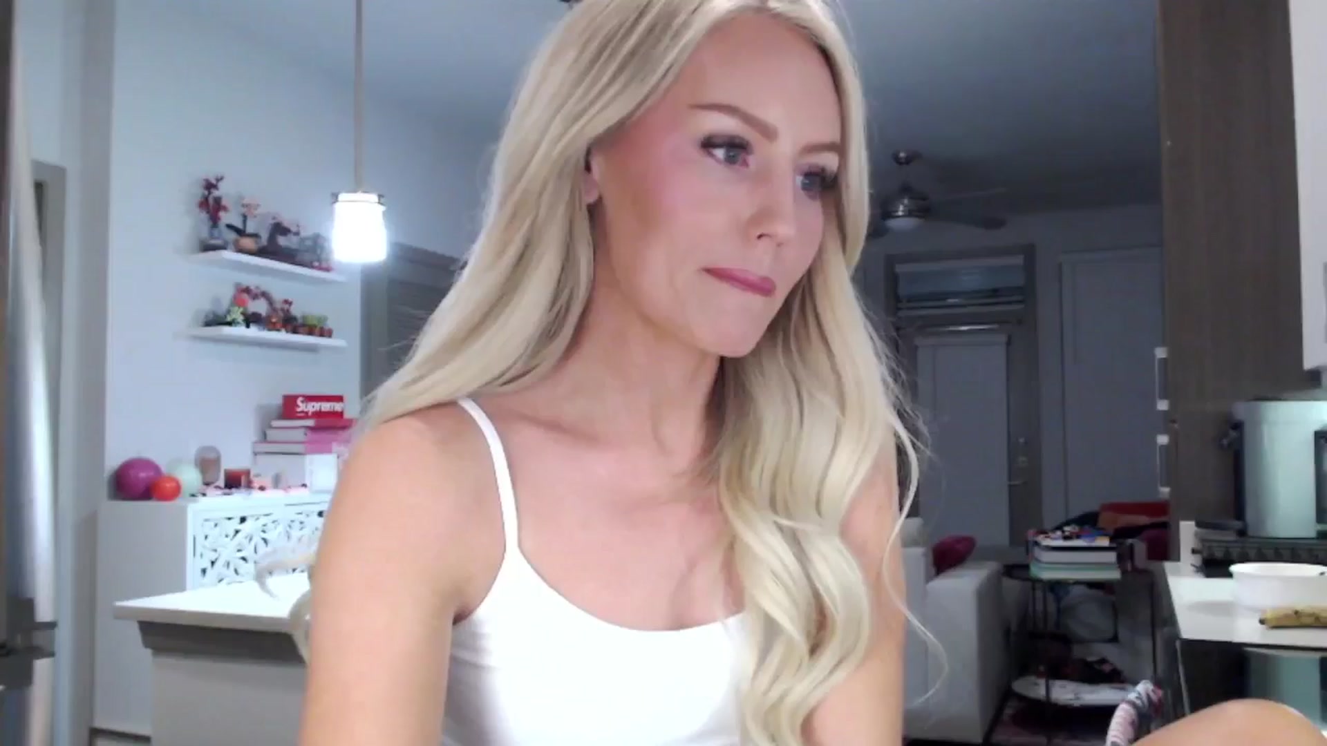 Gallery image thumbnail from Officialelsa's myfreecams stream on, 02/03/2025, 06:11 image 3 of 20