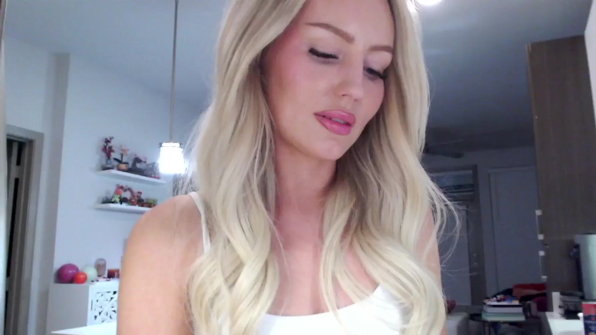 Gallery image thumbnail from Officialelsa's myfreecams stream on, 02/03/2025, 07:11 image 11 of 20