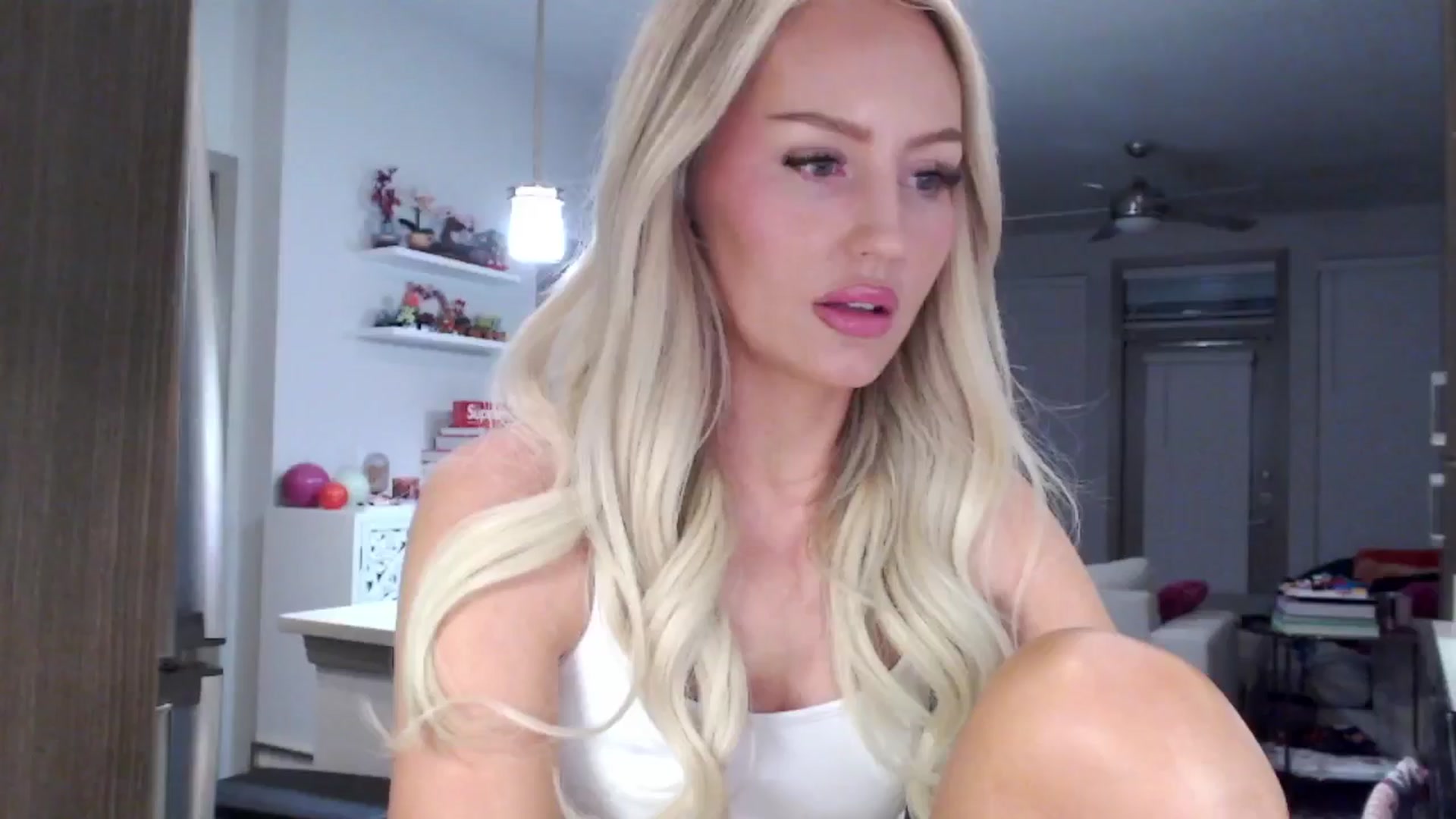 Gallery image thumbnail from Officialelsa's myfreecams stream on, 02/03/2025, 07:11 image 6 of 20