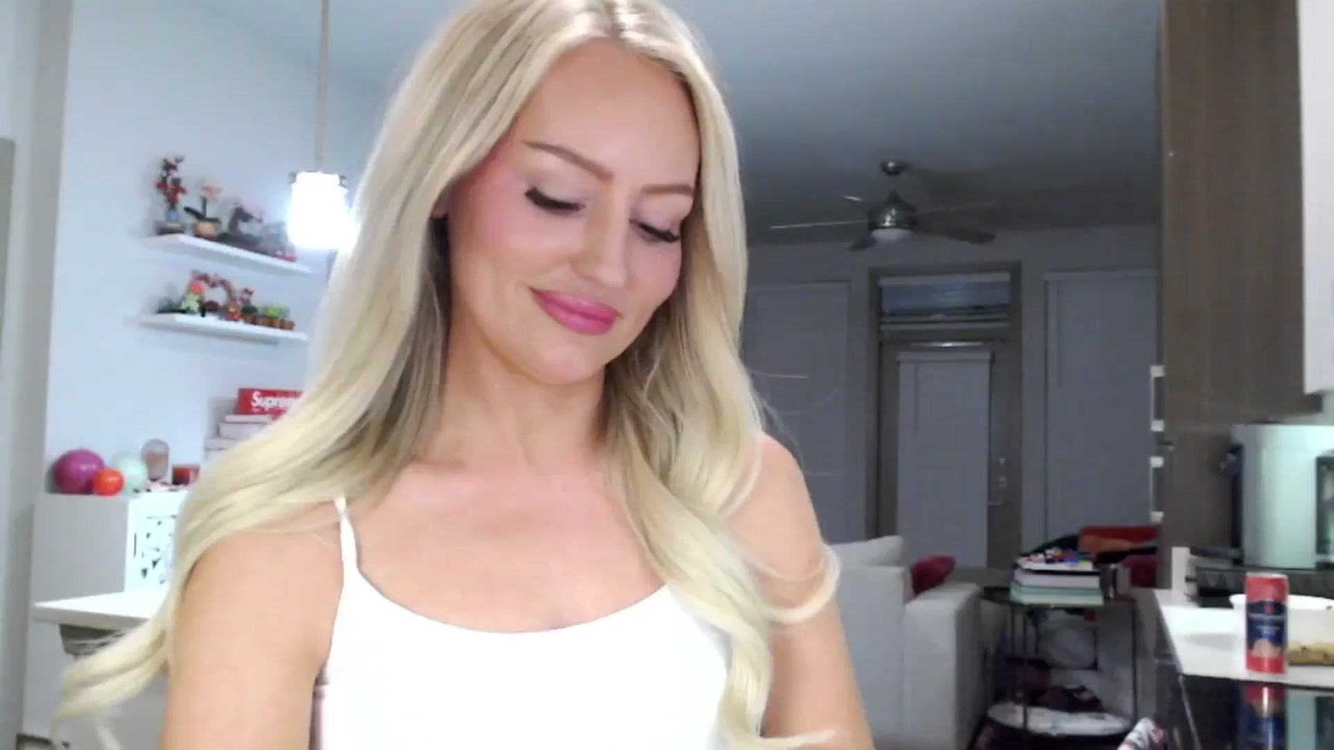 Gallery image thumbnail from Officialelsa's myfreecams stream on, 02/03/2025, 09:19 image 20 of 20