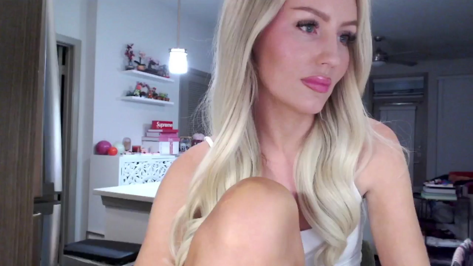 Gallery image thumbnail from Officialelsa's myfreecams stream on, 02/03/2025, 09:19 image 6 of 20