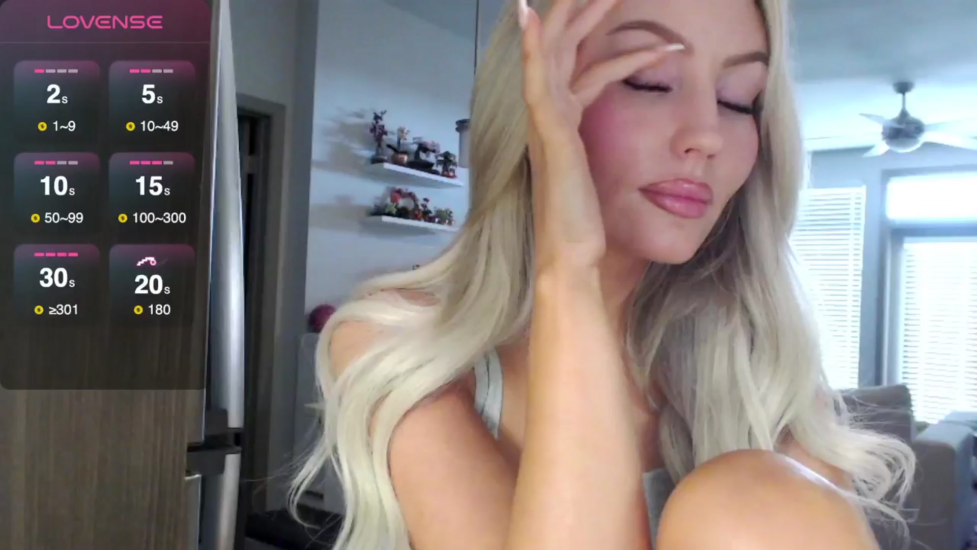Gallery image thumbnail from Officialelsa's myfreecams stream on, 02/26/2025, 18:25 image 4 of 20