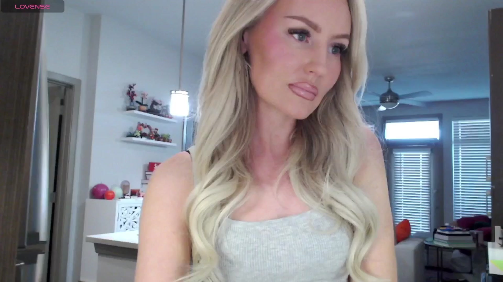 Gallery image thumbnail from Officialelsa's myfreecams stream on, 03/06/2025, 24:36 image 2 of 20