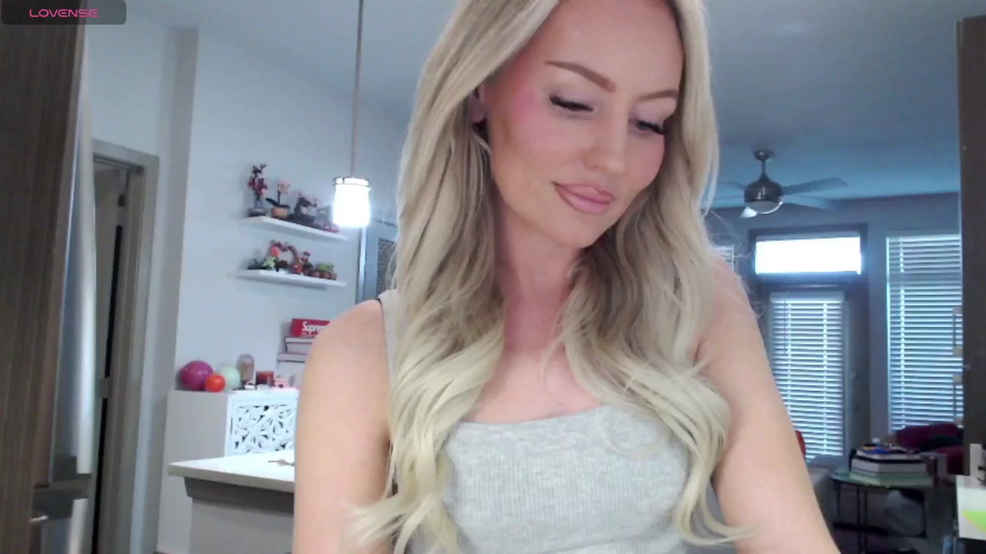 Gallery image thumbnail from Officialelsa's myfreecams stream on, 03/06/2025, 24:36 image 3 of 20