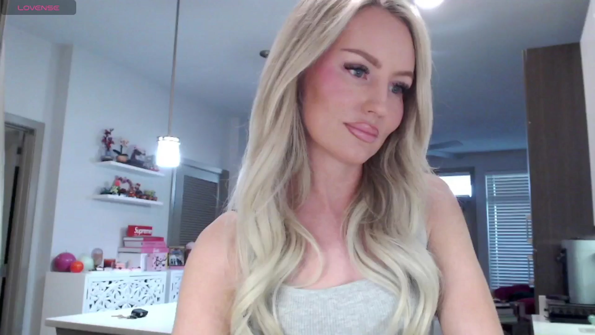 Gallery image thumbnail from Officialelsa's myfreecams stream on, 03/06/2025, 24:36 image 12 of 20