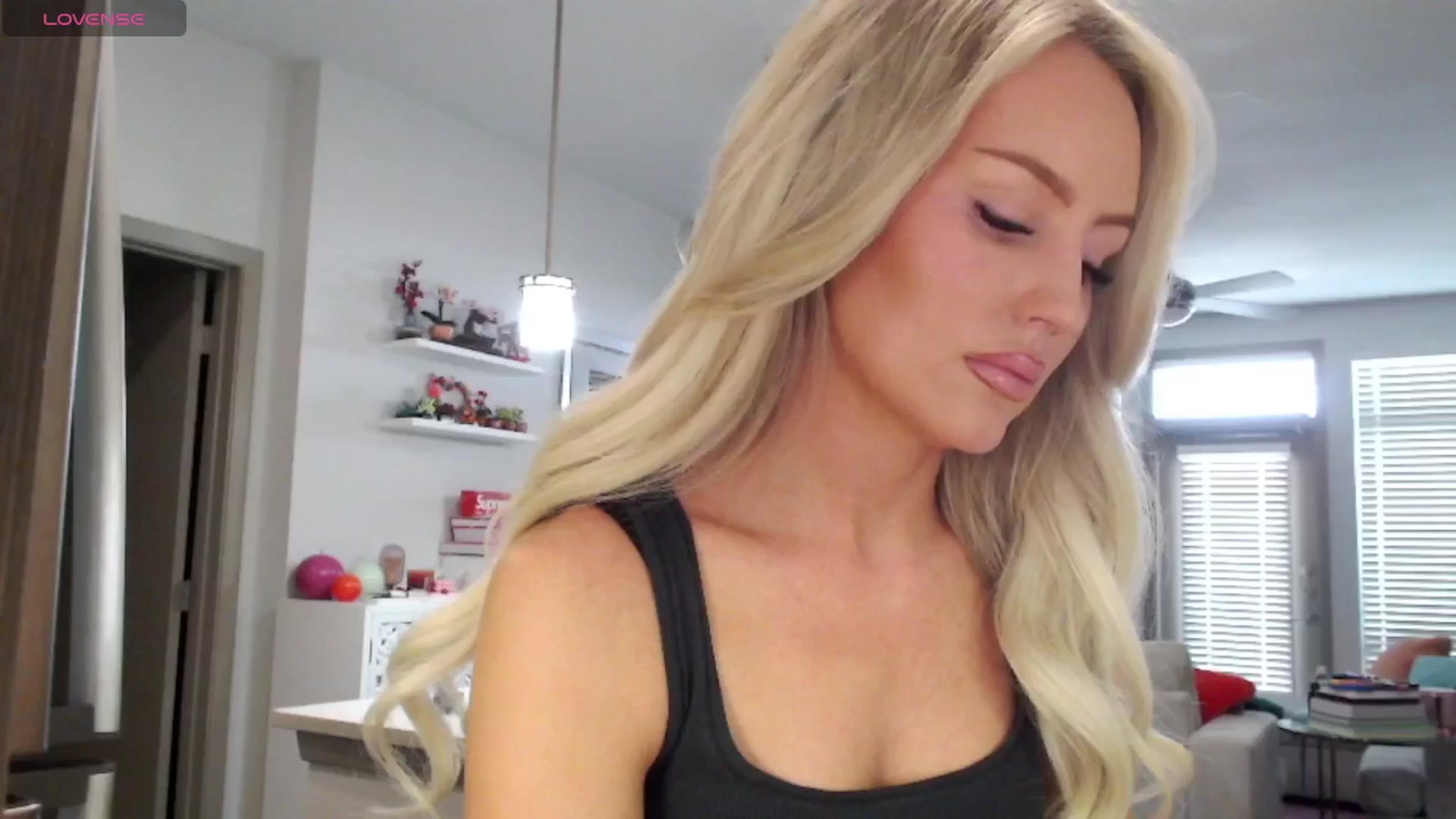 Gallery image thumbnail from Officialelsa's myfreecams stream on, 03/07/2025, 20:33 image 2 of 20