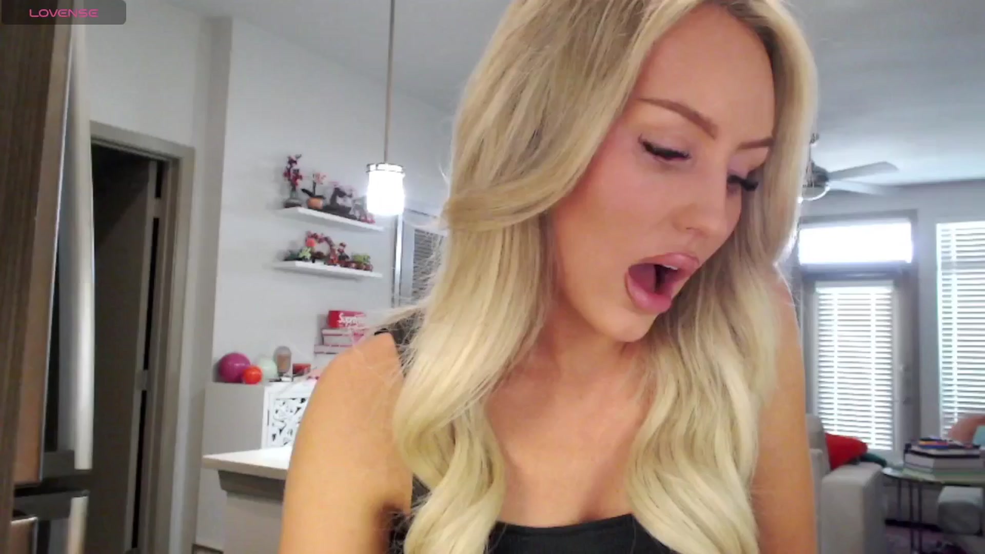 Gallery image thumbnail from Officialelsa's myfreecams stream on, 03/07/2025, 21:09 image 20 of 20