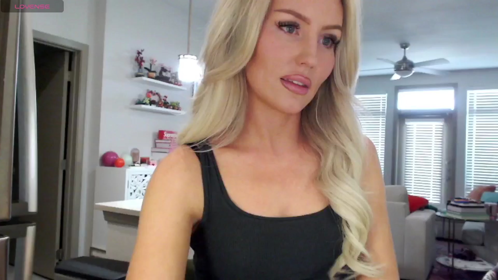 Gallery image thumbnail from Officialelsa's myfreecams stream on, 03/07/2025, 21:55 image 7 of 20