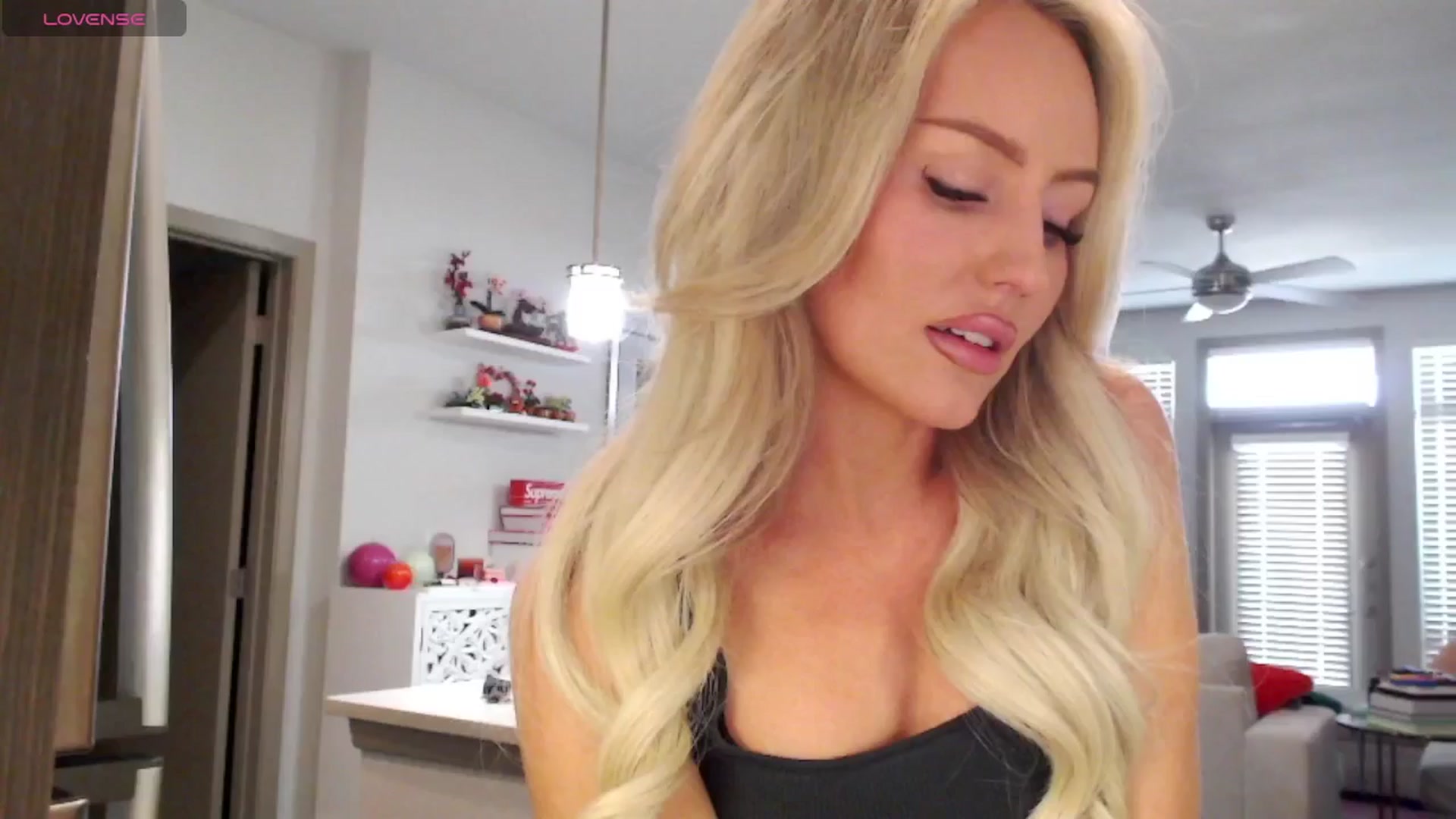 Gallery image thumbnail from Officialelsa's myfreecams stream on, 03/07/2025, 21:55 image 1 of 20