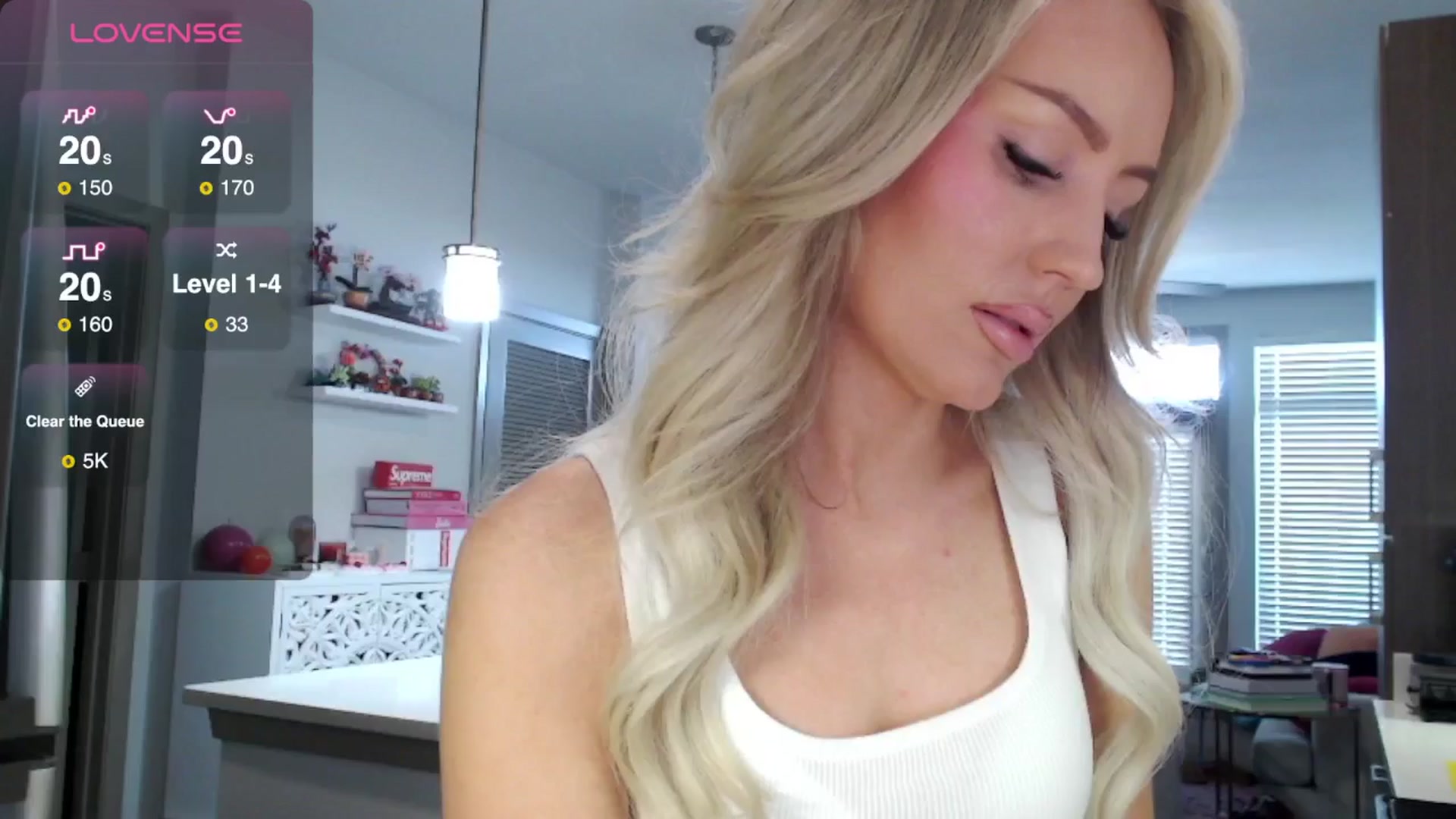 Gallery image thumbnail from Officialelsa's myfreecams stream on, 03/11/2025, 21:49 image 15 of 20