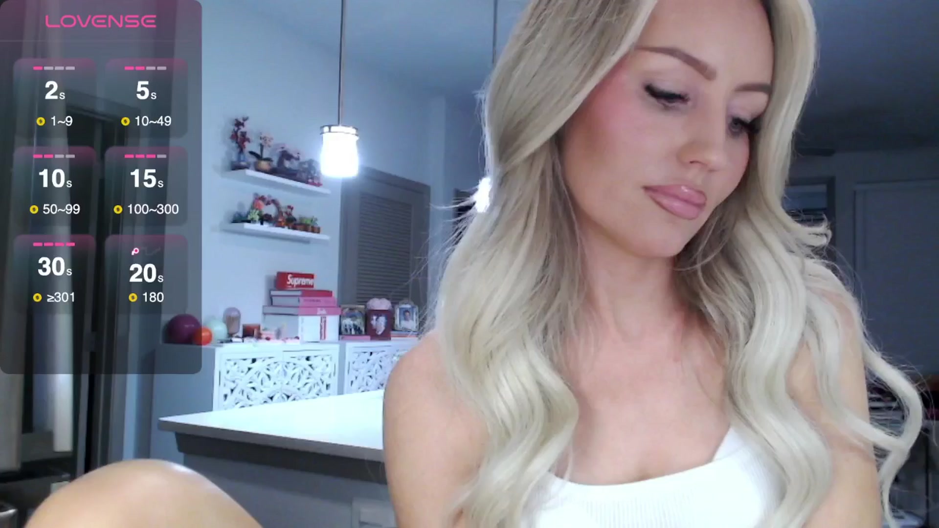 Gallery image thumbnail from Officialelsa's myfreecams stream on, 03/12/2025, 03:37 image 7 of 20