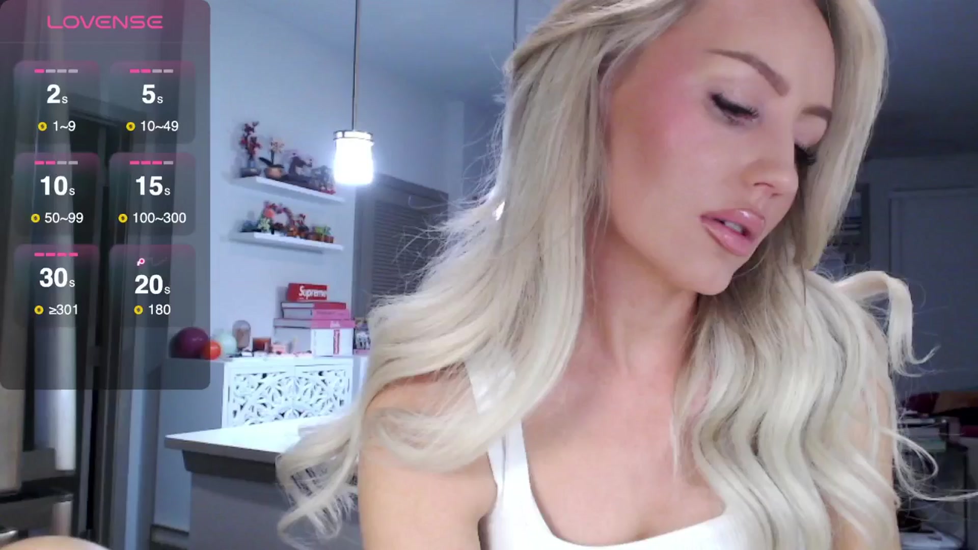 Gallery image thumbnail from Officialelsa's myfreecams stream on, 03/12/2025, 03:37 image 9 of 20