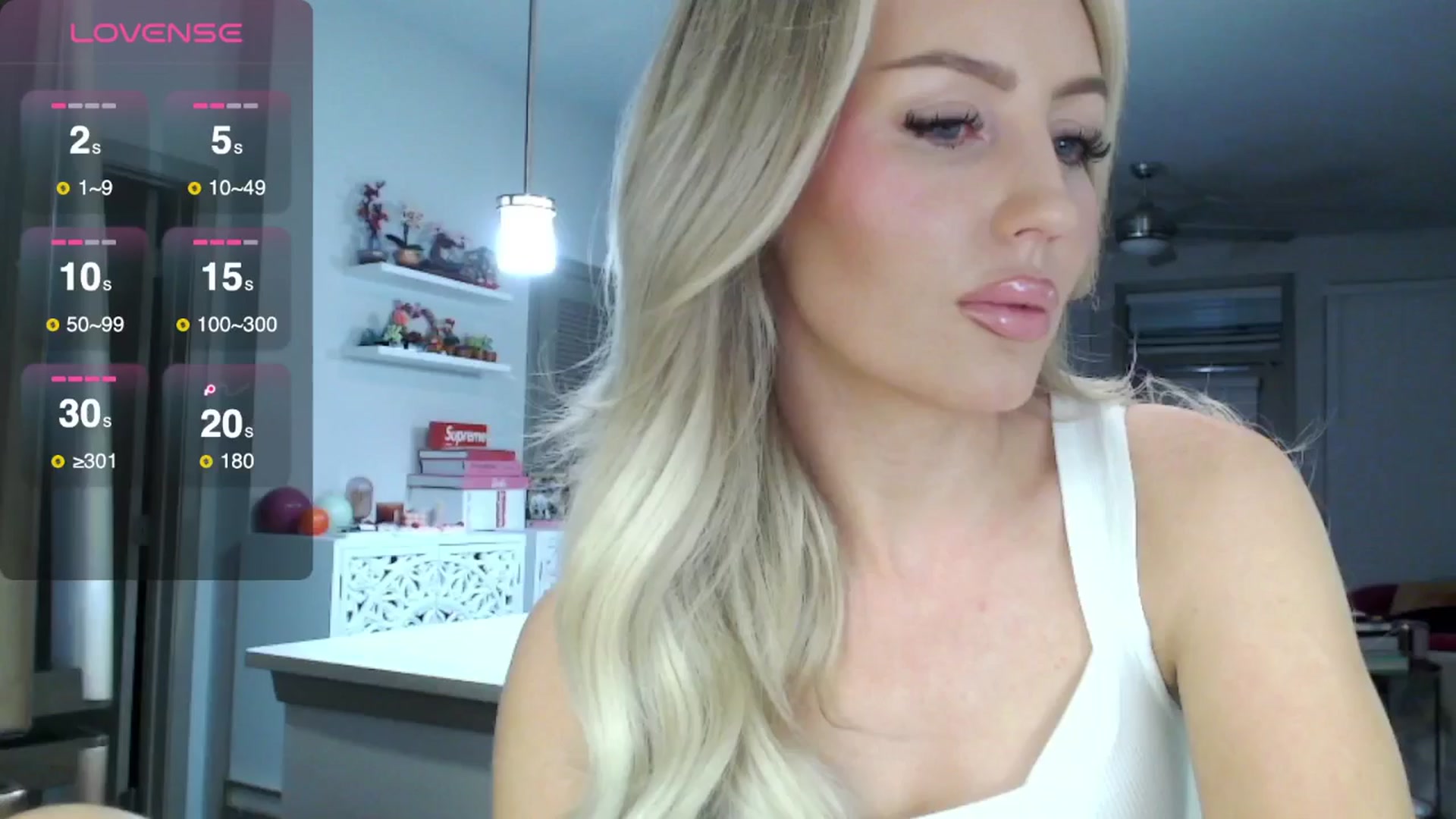 Gallery image thumbnail from Officialelsa's myfreecams stream on, 03/12/2025, 03:37 image 10 of 20