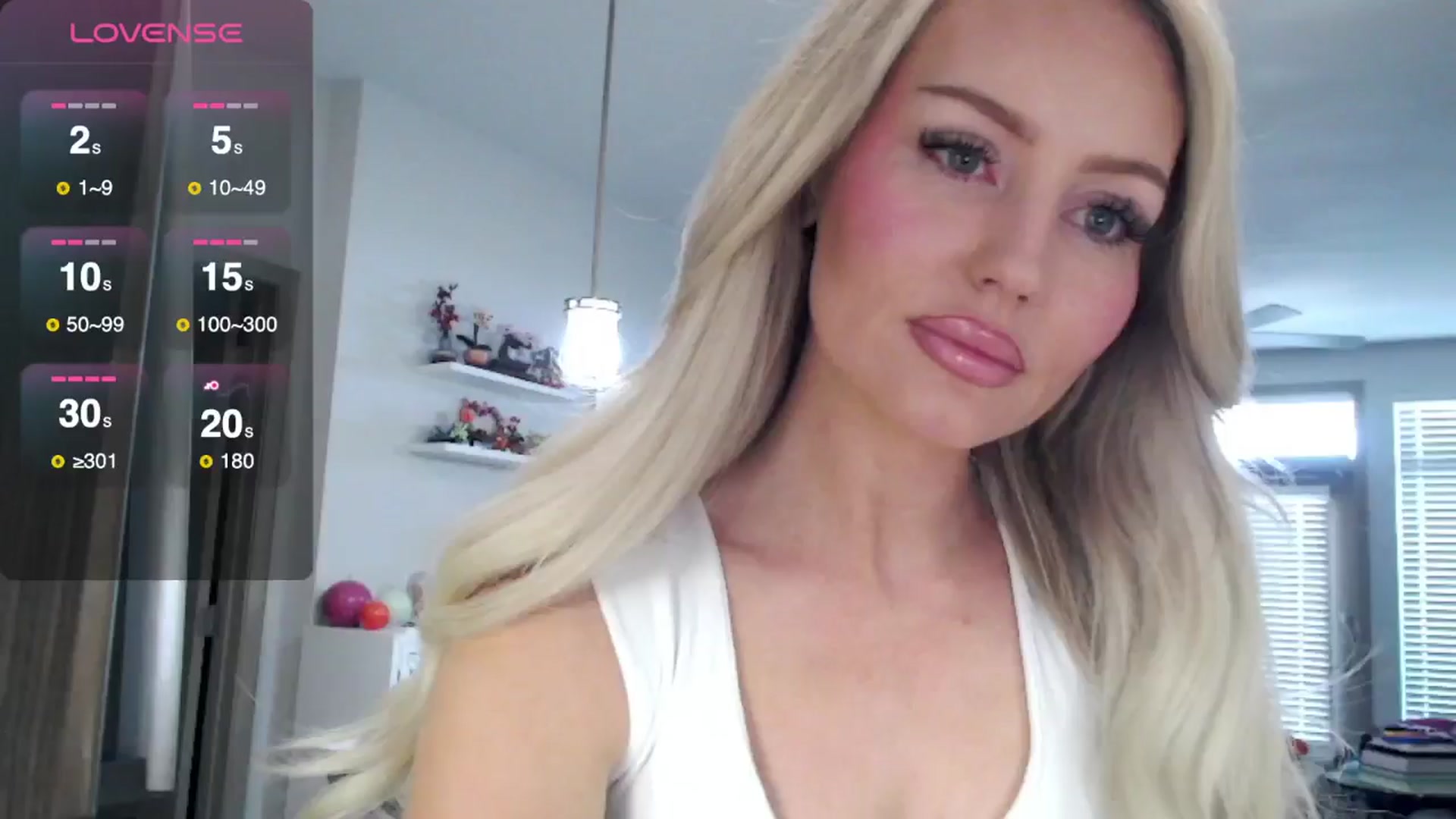 Gallery image thumbnail from Officialelsa's myfreecams stream on, 03/12/2025, 20:55 image 17 of 20