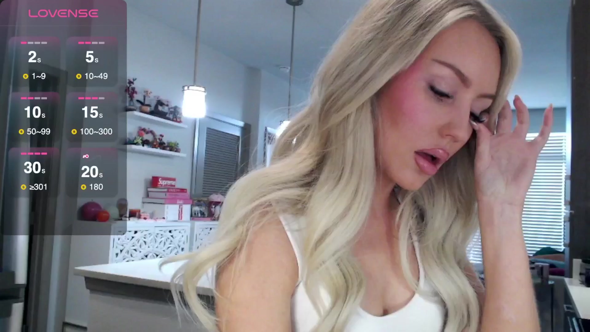 Gallery image thumbnail from Officialelsa's myfreecams stream on, 03/12/2025, 20:55 image 11 of 20