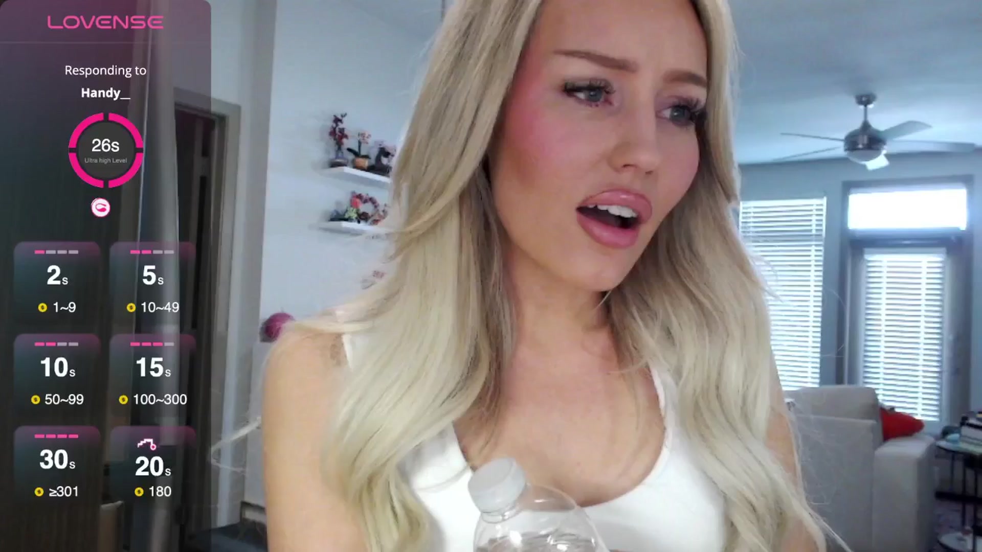 Gallery image thumbnail from Officialelsa's myfreecams stream on, 03/12/2025, 21:53 image 7 of 20