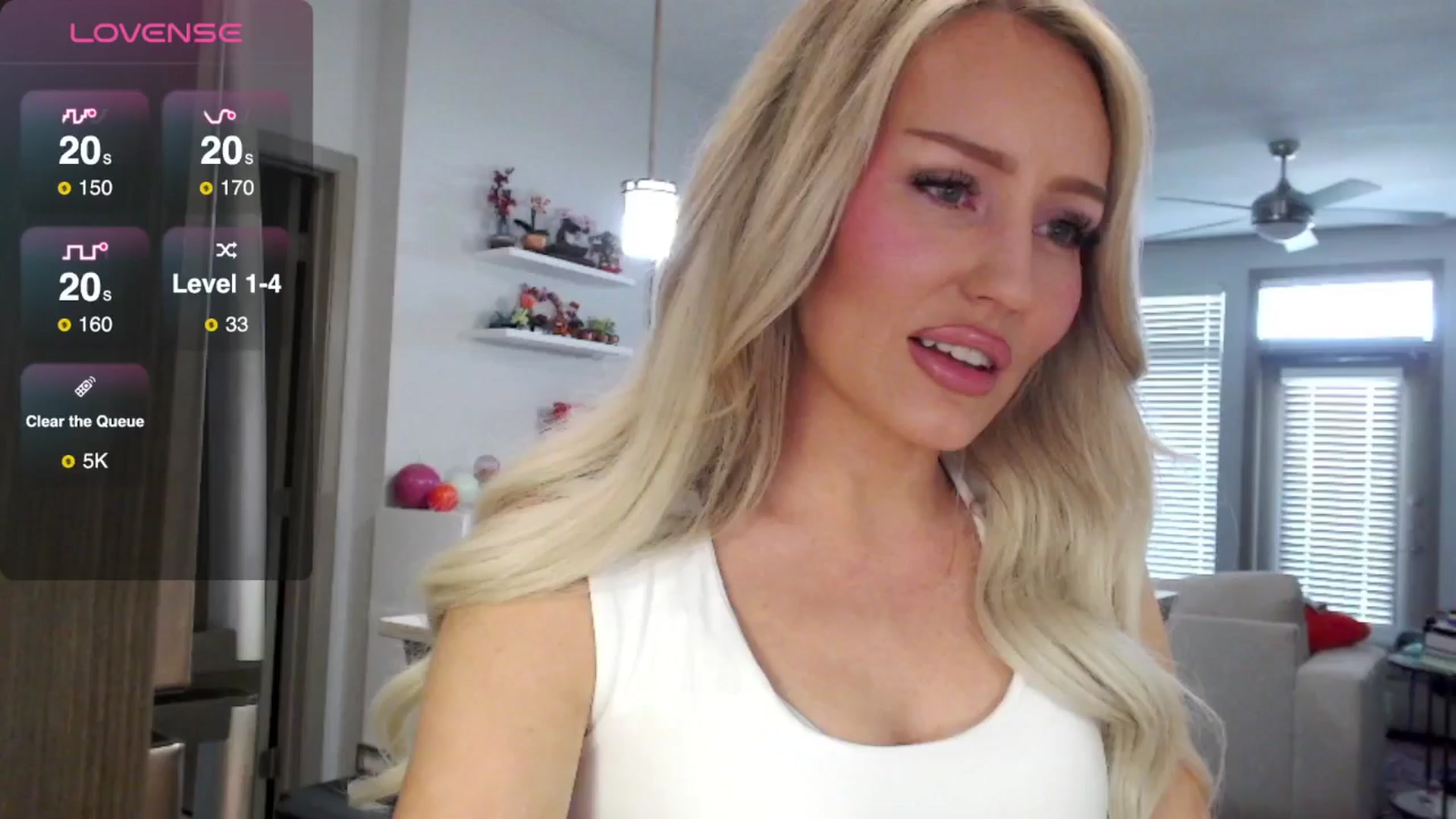 Gallery image thumbnail from Officialelsa's myfreecams stream on, 03/12/2025, 21:53 image 11 of 20