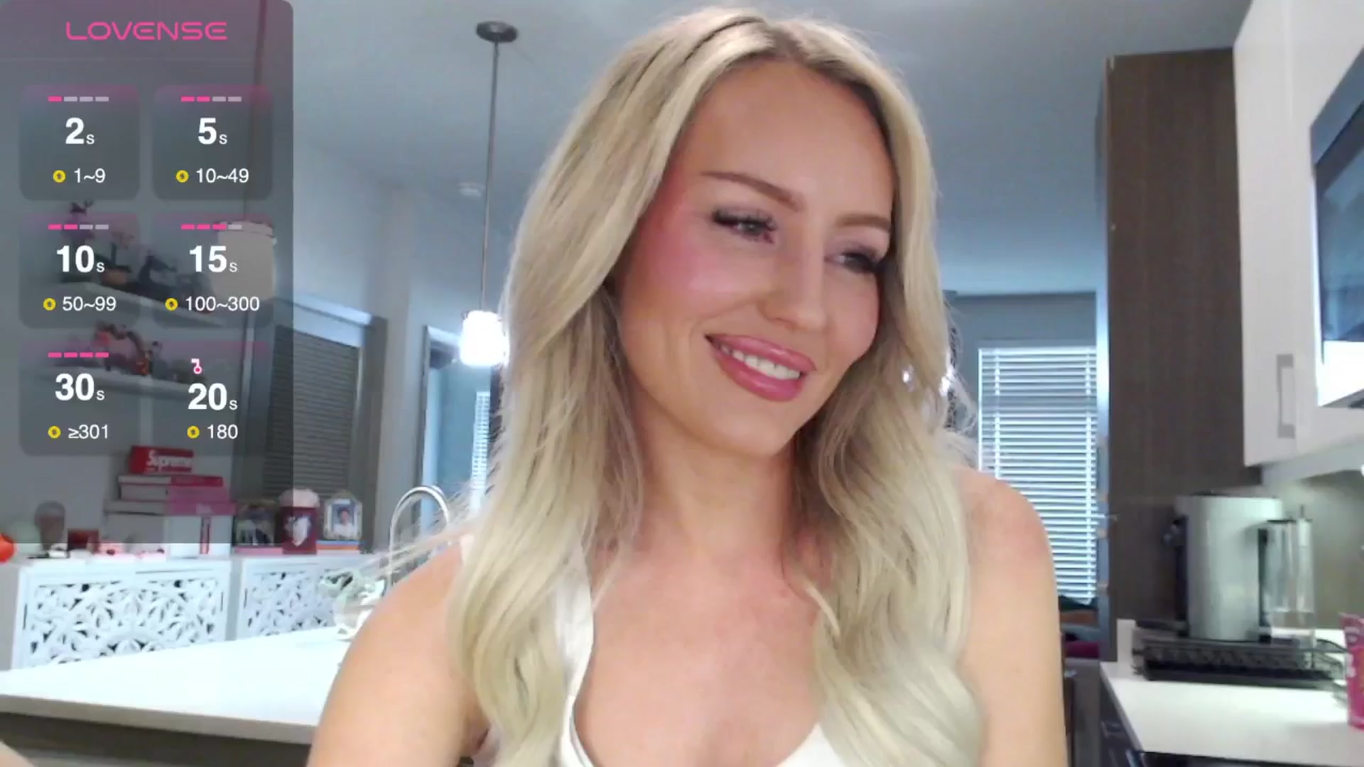 Gallery image thumbnail from Officialelsa's myfreecams stream on, 03/12/2025, 22:58 image 17 of 20