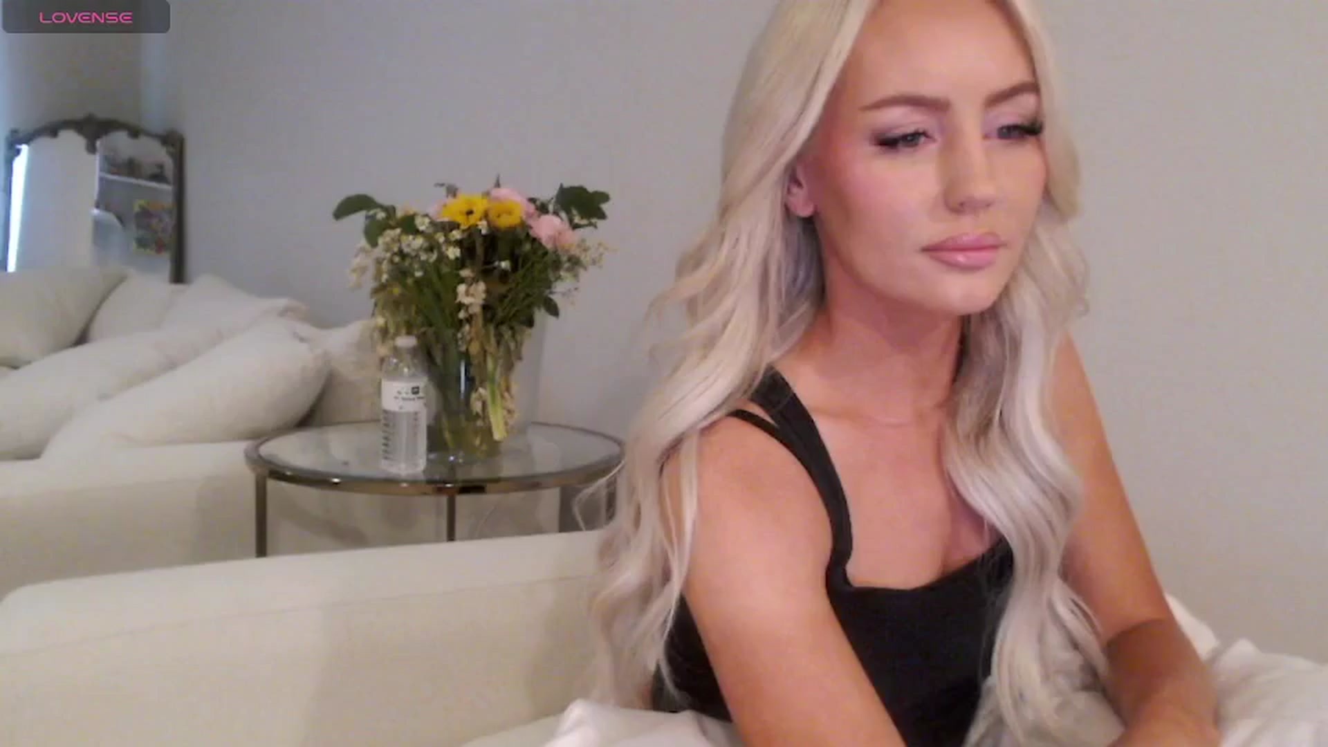 Gallery image thumbnail from Officialelsa's myfreecams stream on, 04/30/2025, 22:29 image 5 of 20