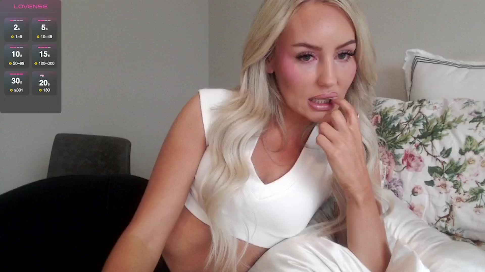 Gallery image thumbnail from Officialelsa's myfreecams stream on, 05/09/2025, 19:01 image 6 of 20