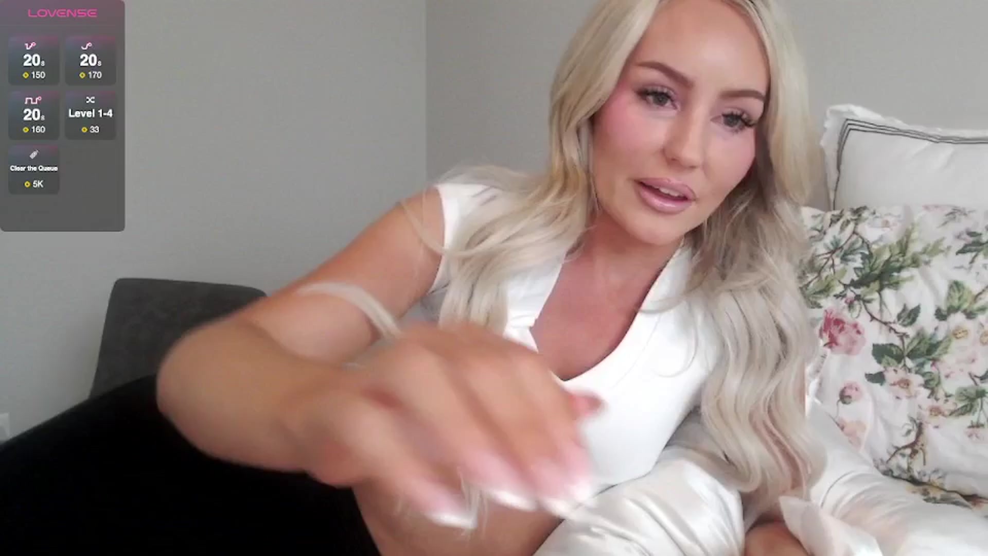 Gallery image thumbnail from Officialelsa's myfreecams stream on, 05/09/2025, 19:01 image 9 of 20