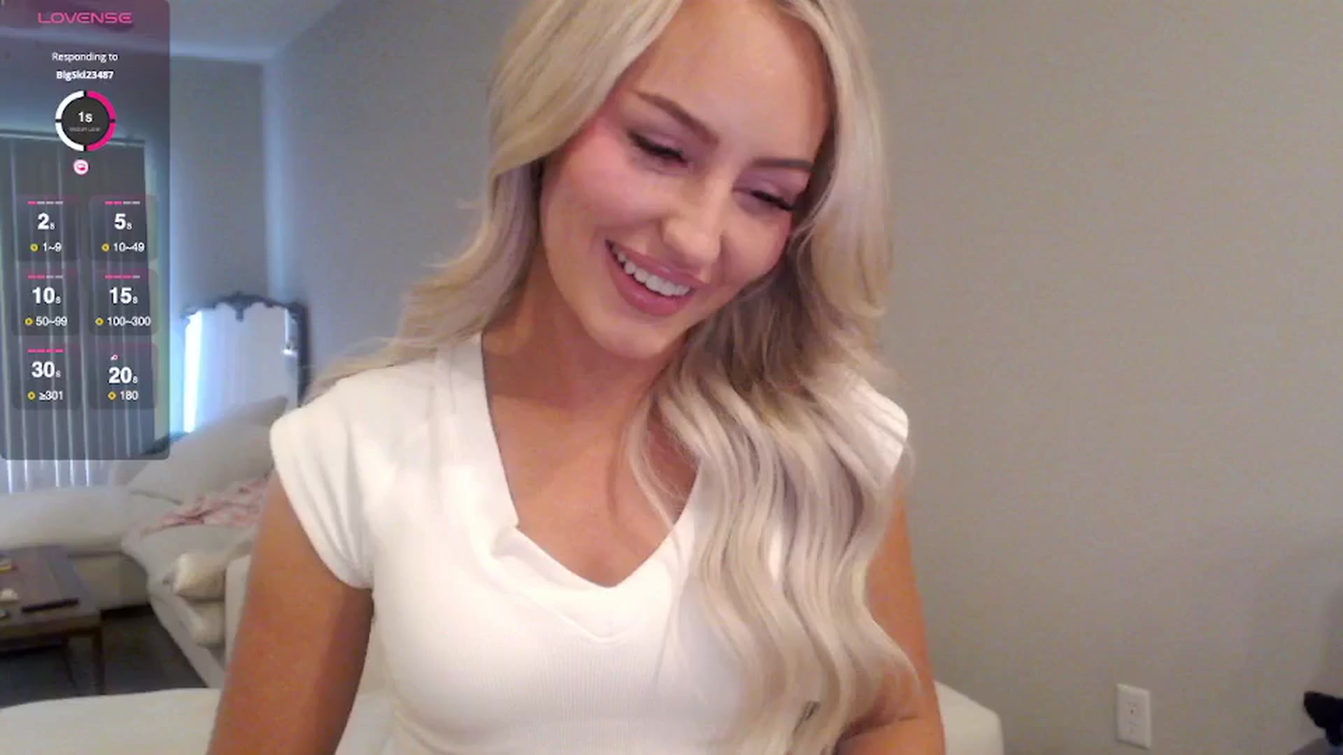 Gallery image thumbnail from Officialelsa's myfreecams stream on, 05/09/2025, 20:34 image 7 of 20