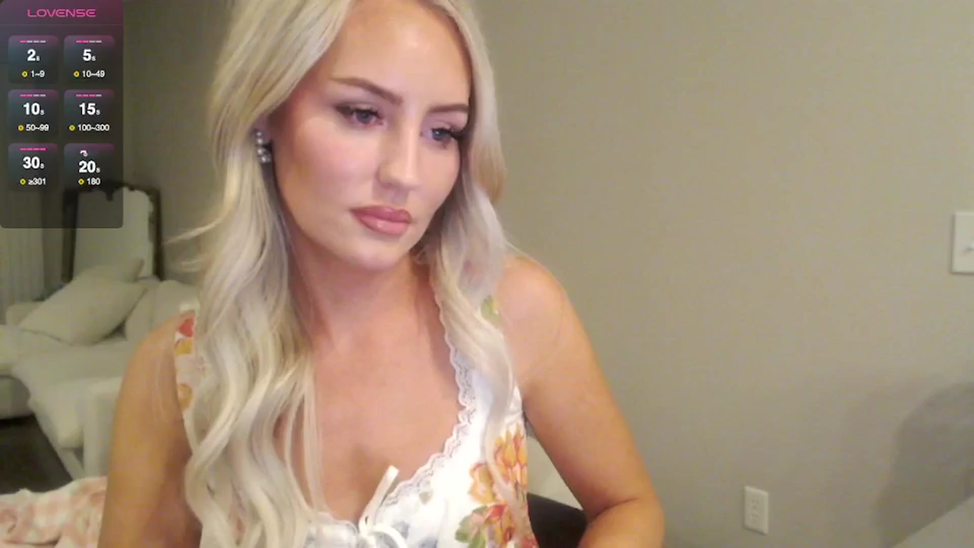 Gallery image thumbnail from Officialelsa's myfreecams stream on, 05/10/2025, 04:13 image 12 of 20