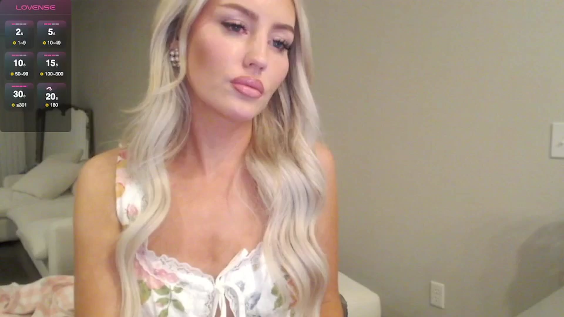 Gallery image thumbnail from Officialelsa's myfreecams stream on, 05/10/2025, 04:13 image 1 of 20