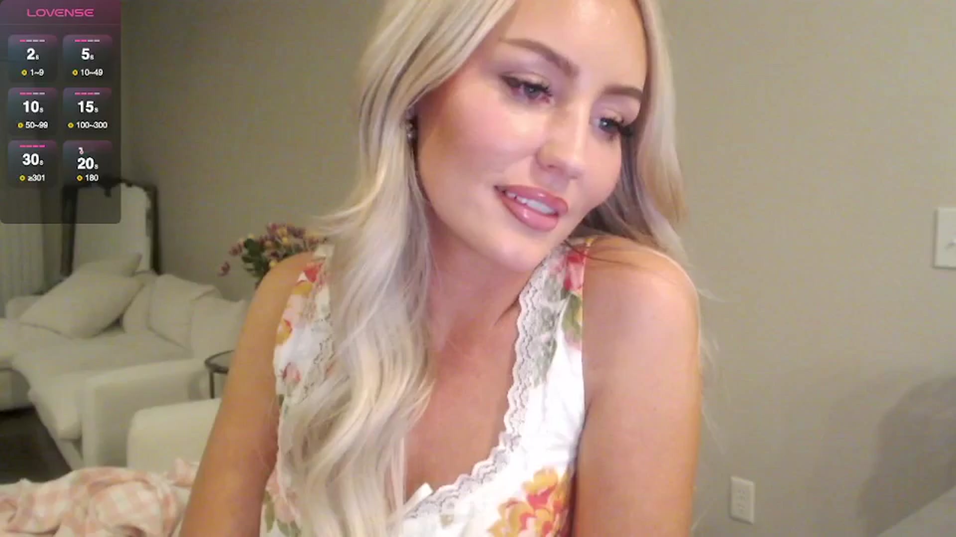 Gallery image thumbnail from Officialelsa's myfreecams stream on, 05/10/2025, 04:13 image 15 of 20