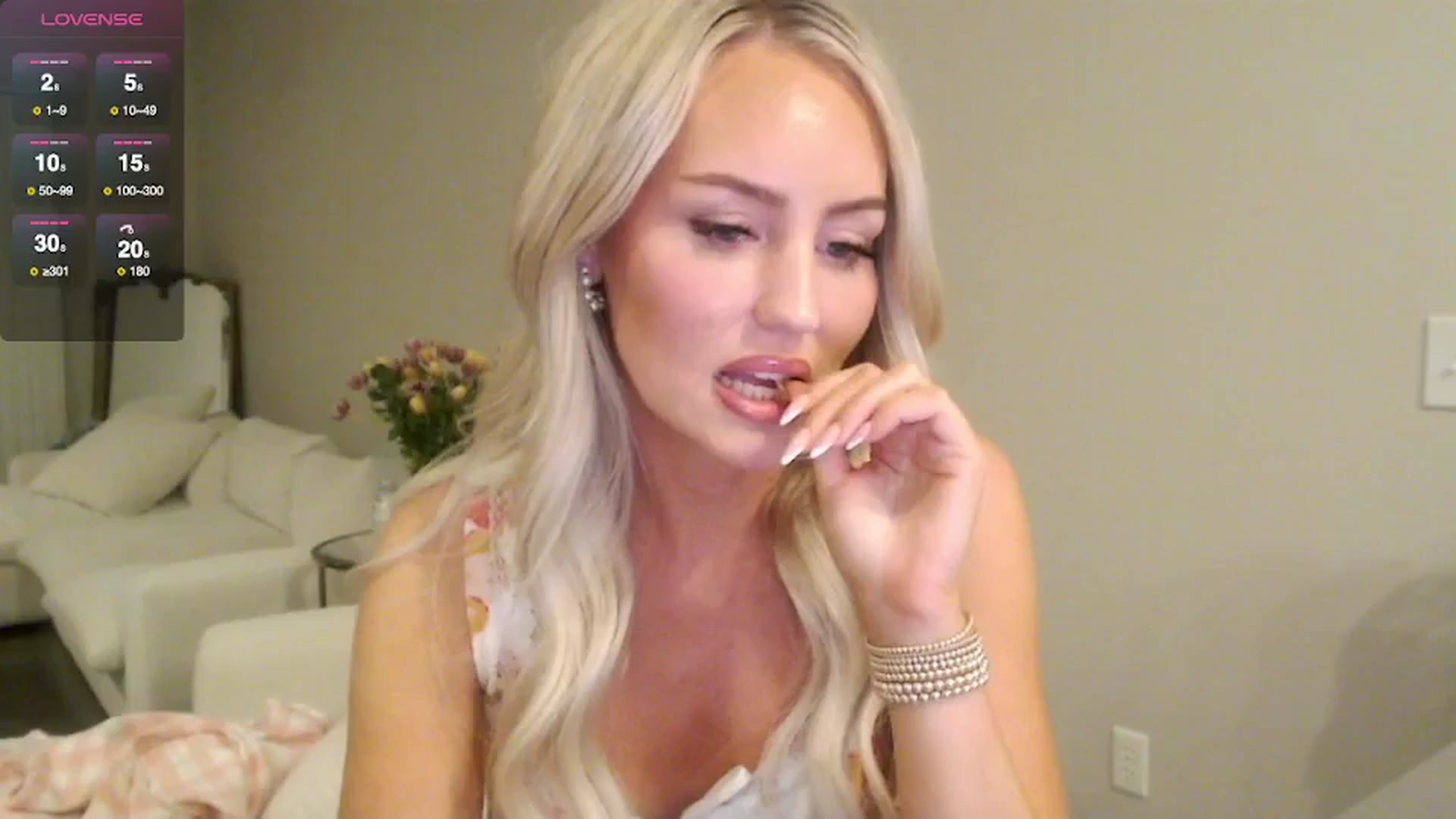 Gallery image thumbnail from Officialelsa's myfreecams stream on, 05/10/2025, 04:13 image 13 of 20