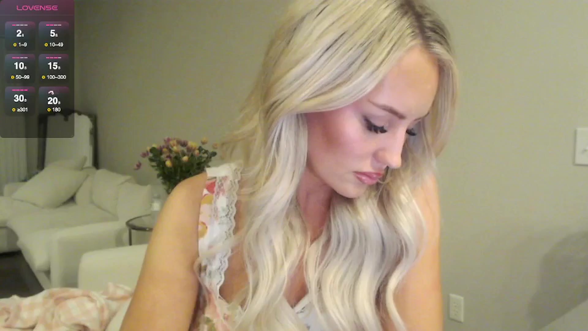 Gallery image thumbnail from Officialelsa's myfreecams stream on, 05/10/2025, 04:13 image 9 of 20