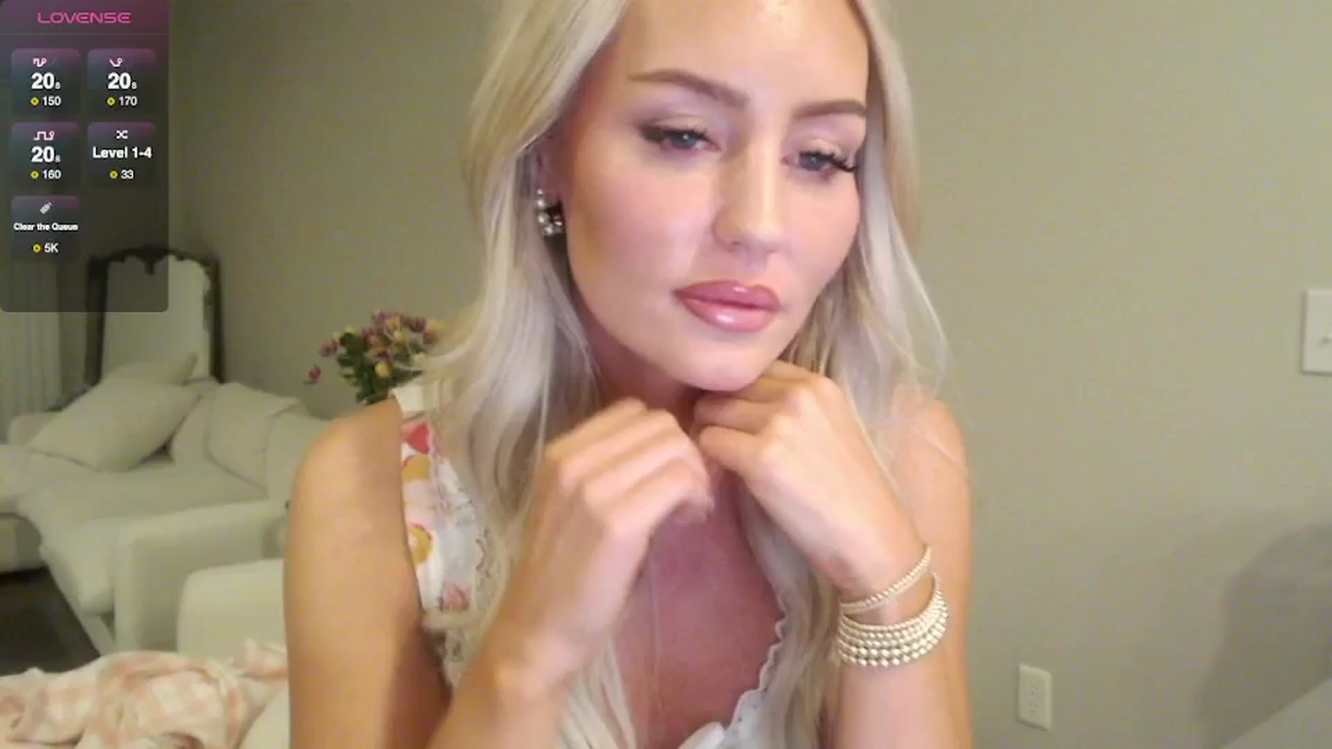 Gallery image thumbnail from Officialelsa's myfreecams stream on, 05/10/2025, 04:13 image 17 of 20