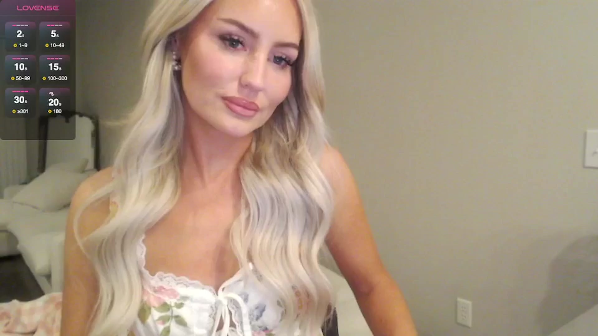Gallery image thumbnail from Officialelsa's myfreecams stream on, 05/10/2025, 04:13 image 8 of 20