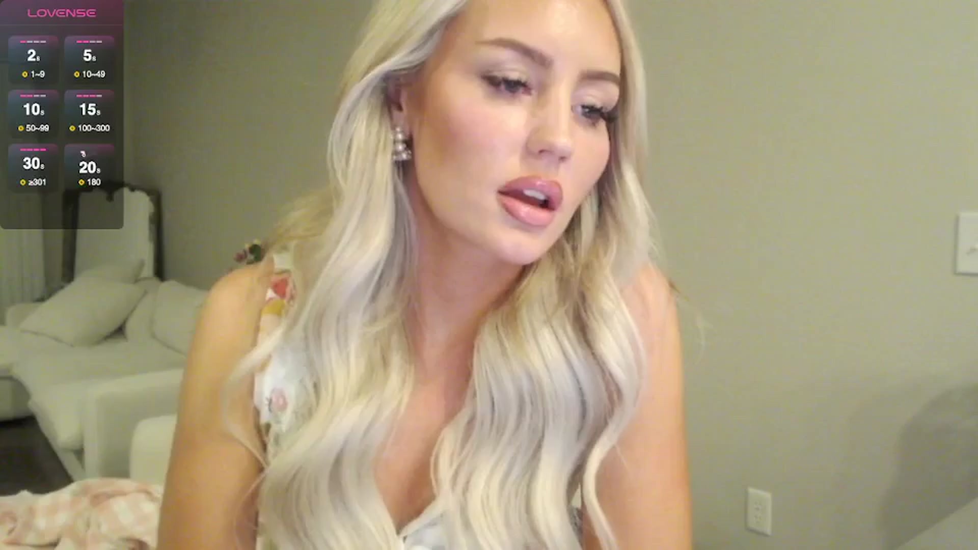 Gallery image thumbnail from Officialelsa's myfreecams stream on, 05/10/2025, 04:13 image 7 of 20