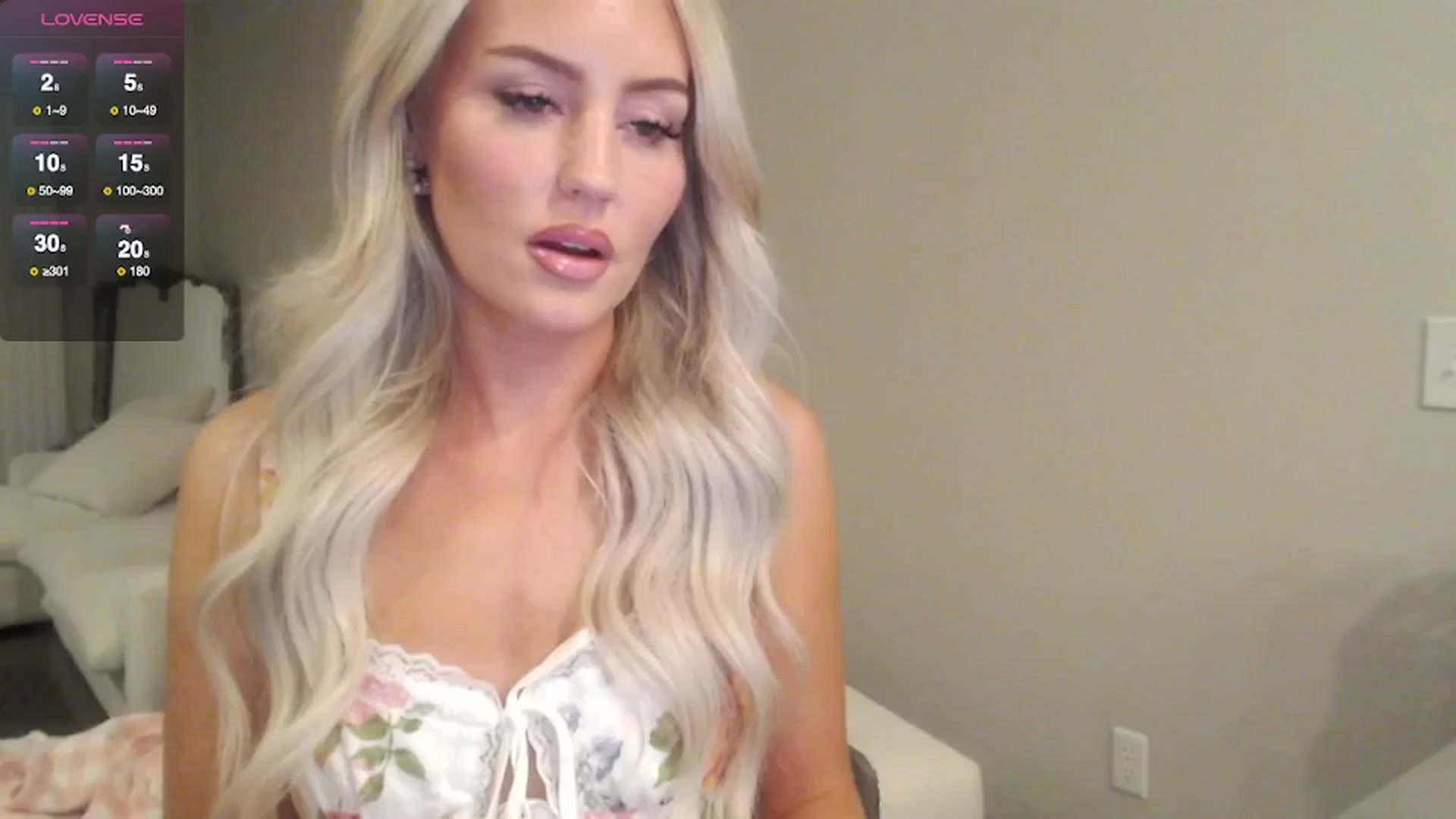Gallery image thumbnail from Officialelsa's myfreecams stream on, 05/10/2025, 04:13 image 4 of 20