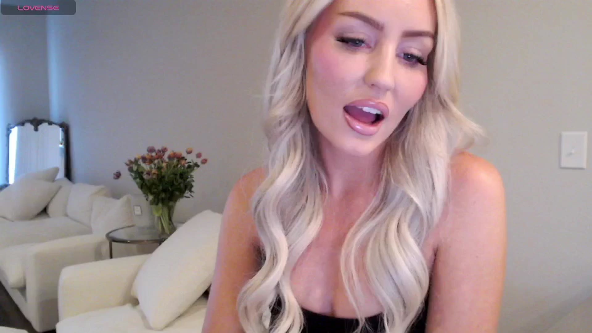 Gallery image thumbnail from Officialelsa's myfreecams stream on, 05/12/2025, 21:17 image 13 of 20